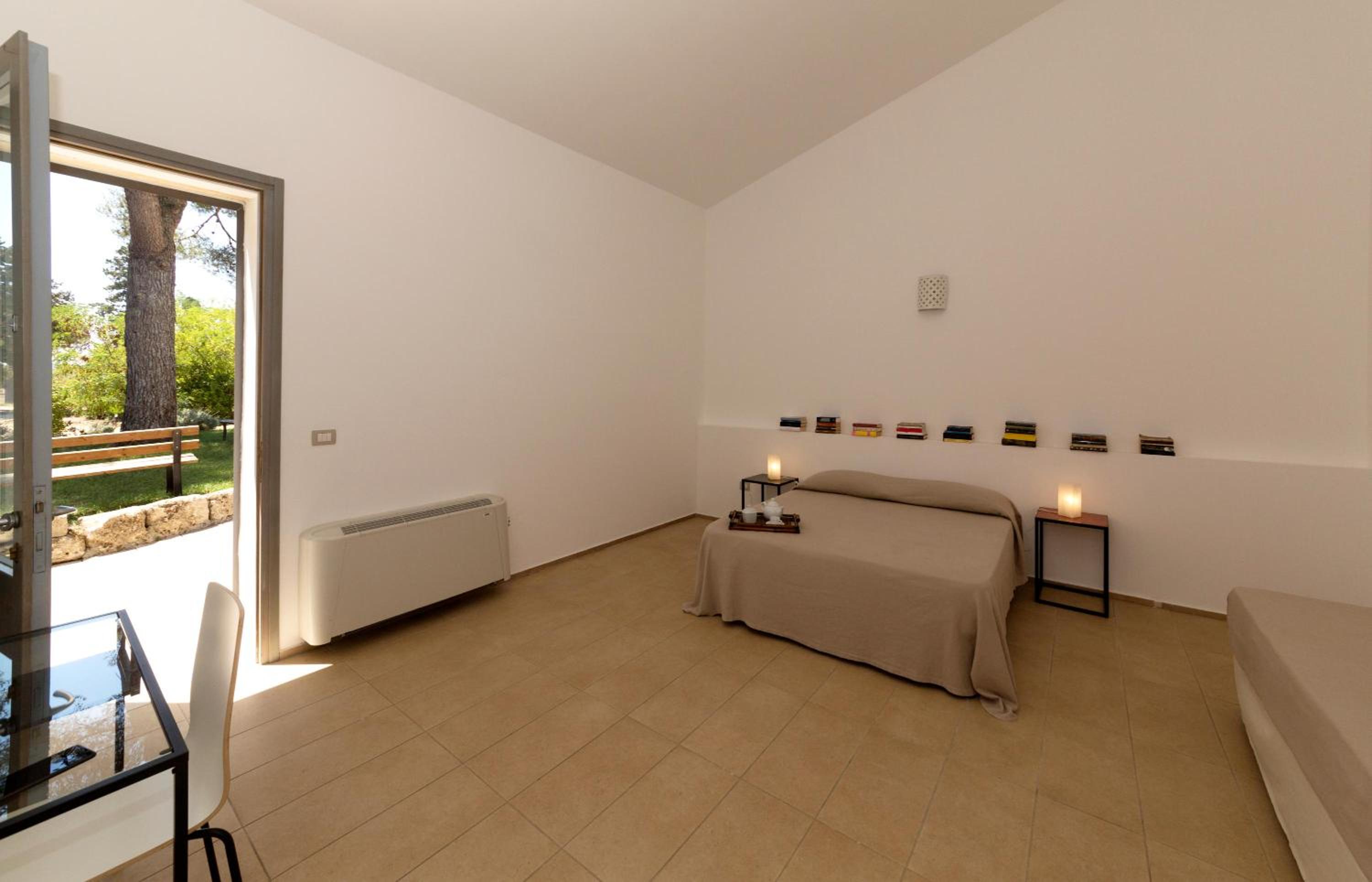 Double Room with Extra Bed - Photo 8