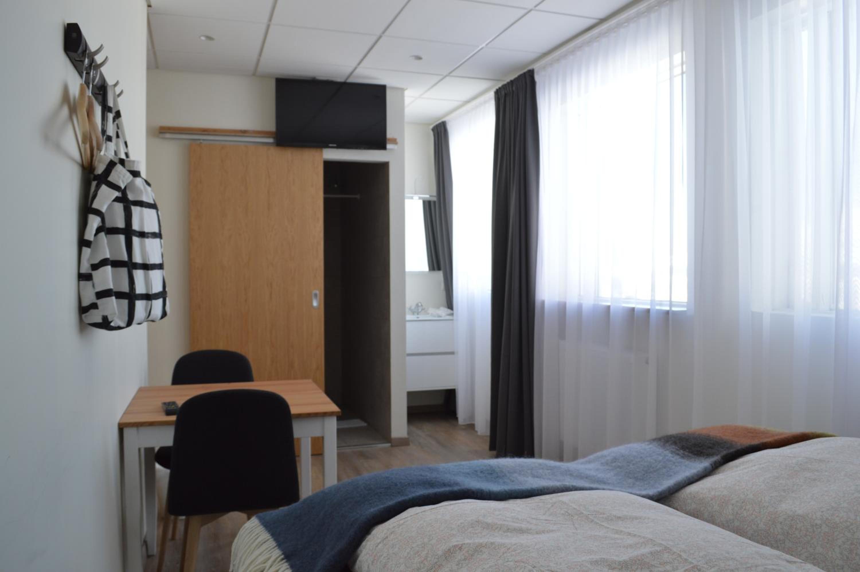 Double Room with Private Bathroom - Photo 2