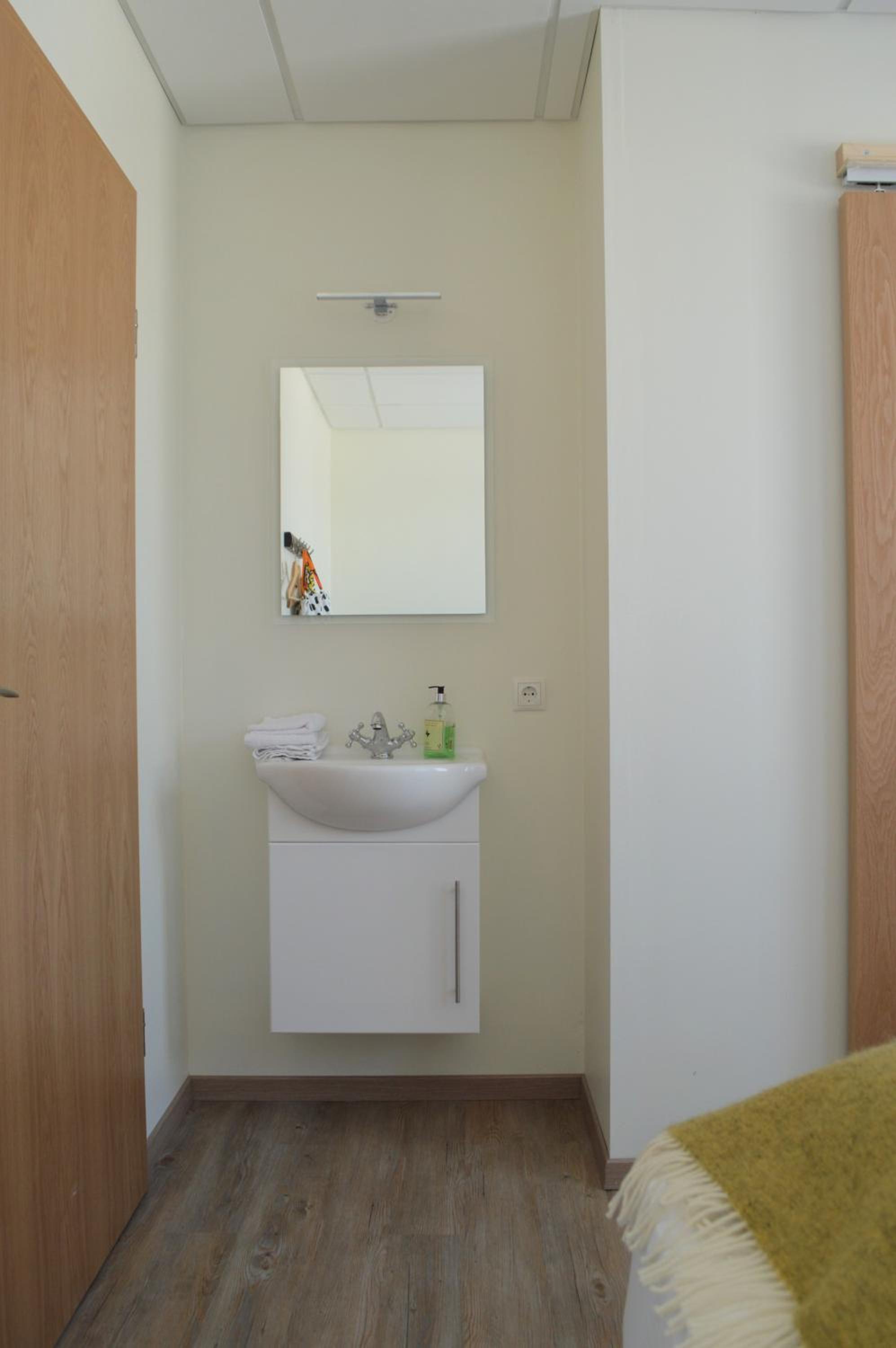 Double or Twin Room with Private Bathroom - Photo 14