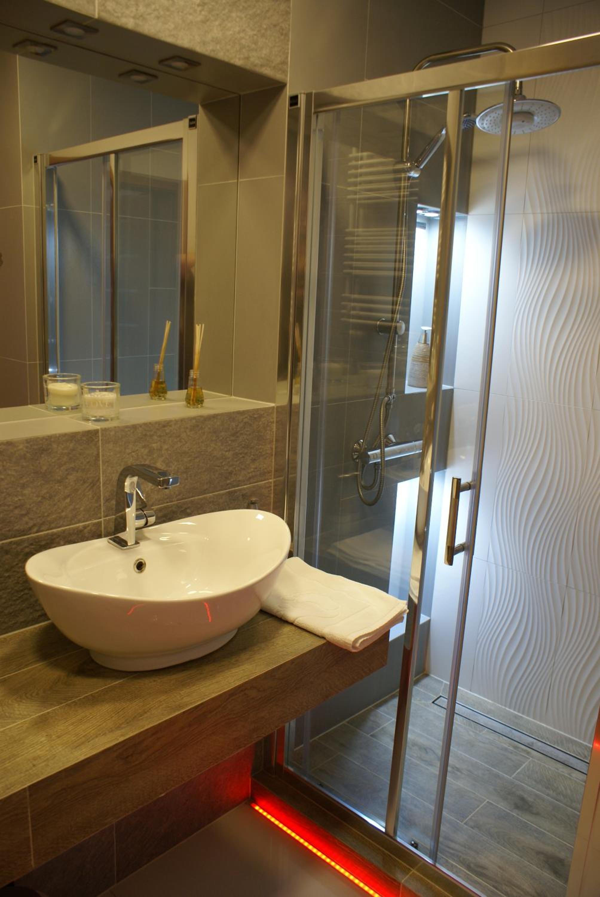 One-Bedroom Apartment with Balcony photo 3