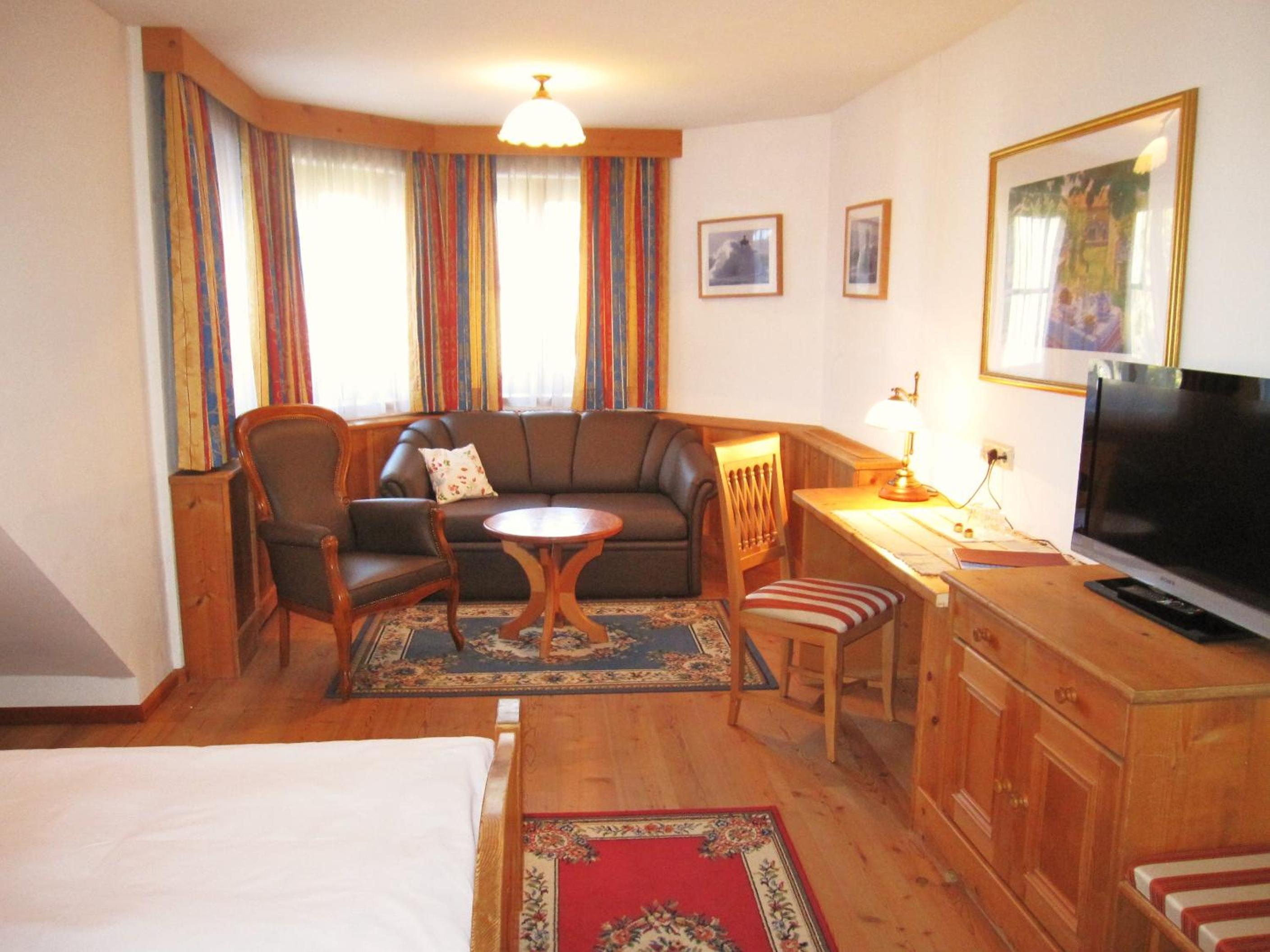 Double or Twin Room - Photo 4