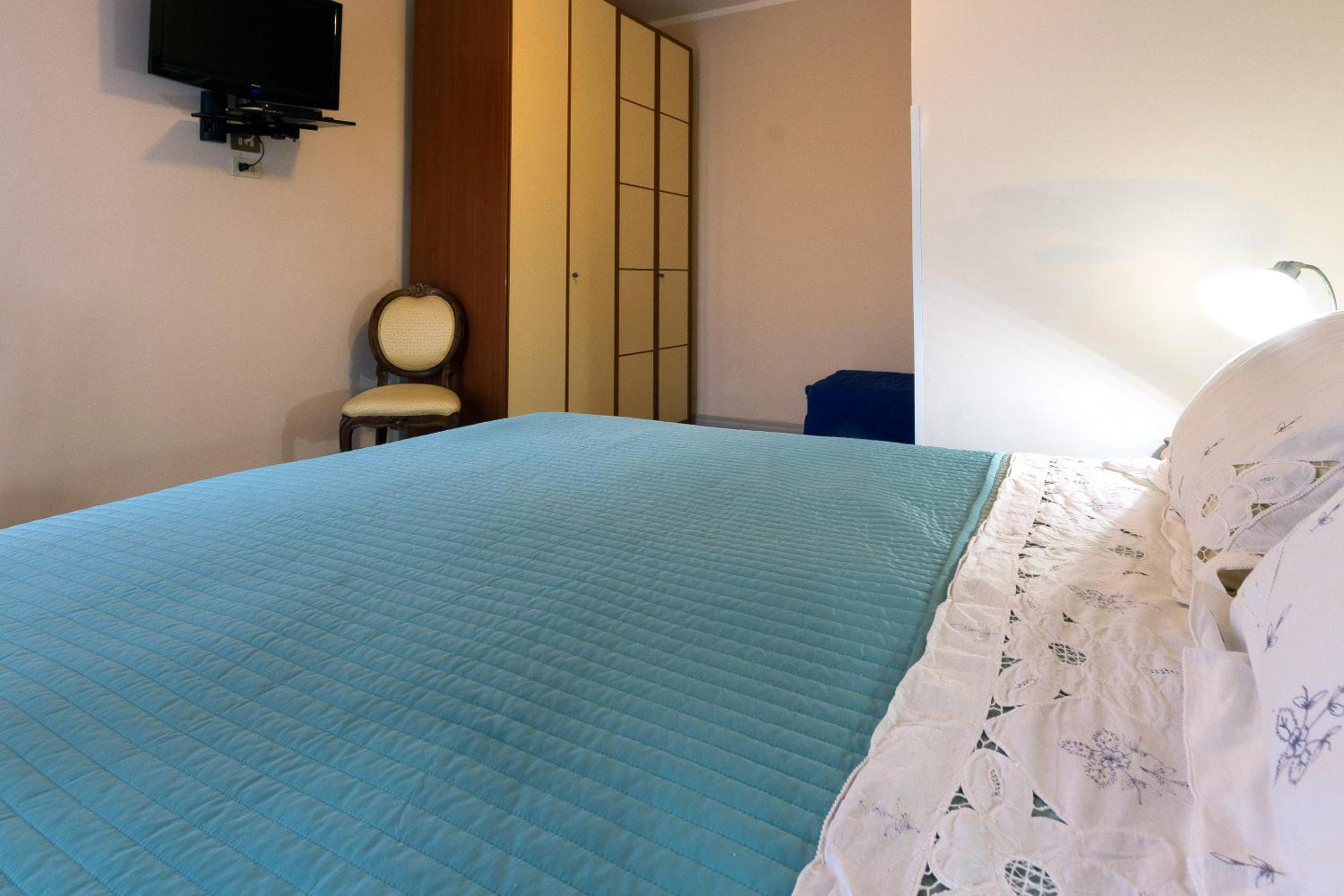 Deluxe Double Room With Shower photo 2