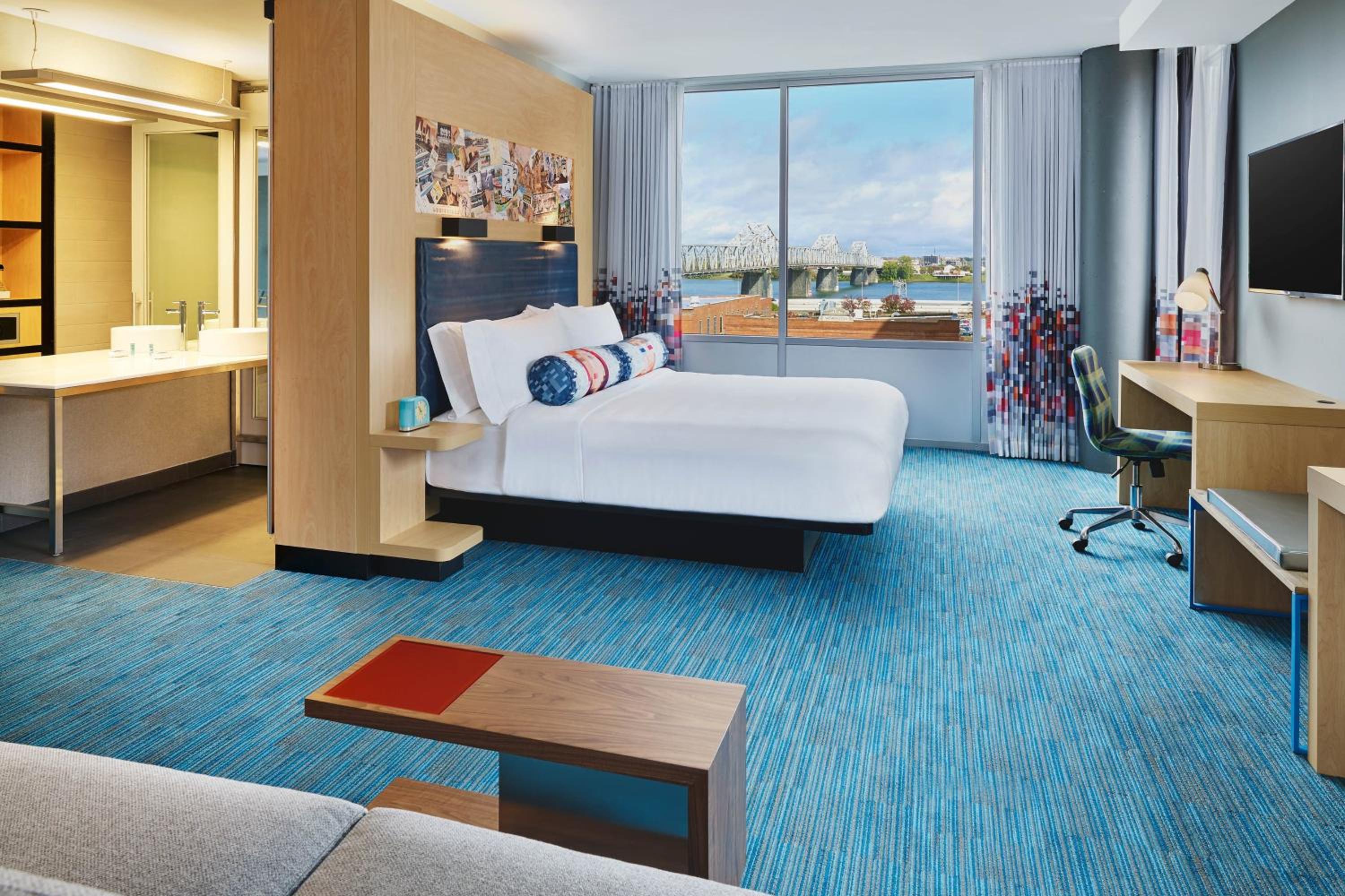 Larger High Floor King Room with Sofa Bed and Dual Aspect Windows