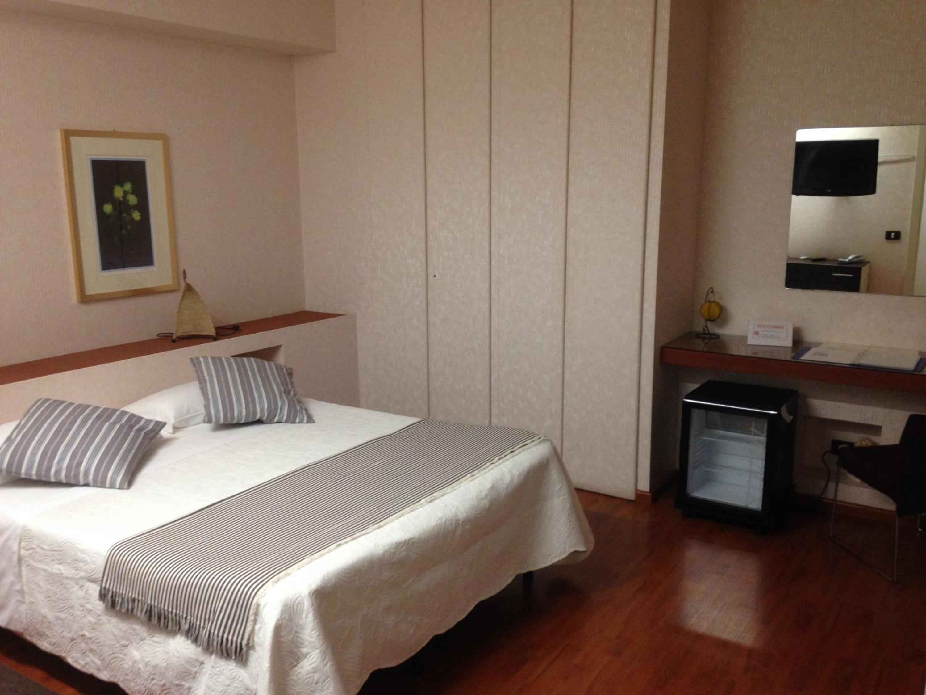 Double/Twin Room - Photo 3