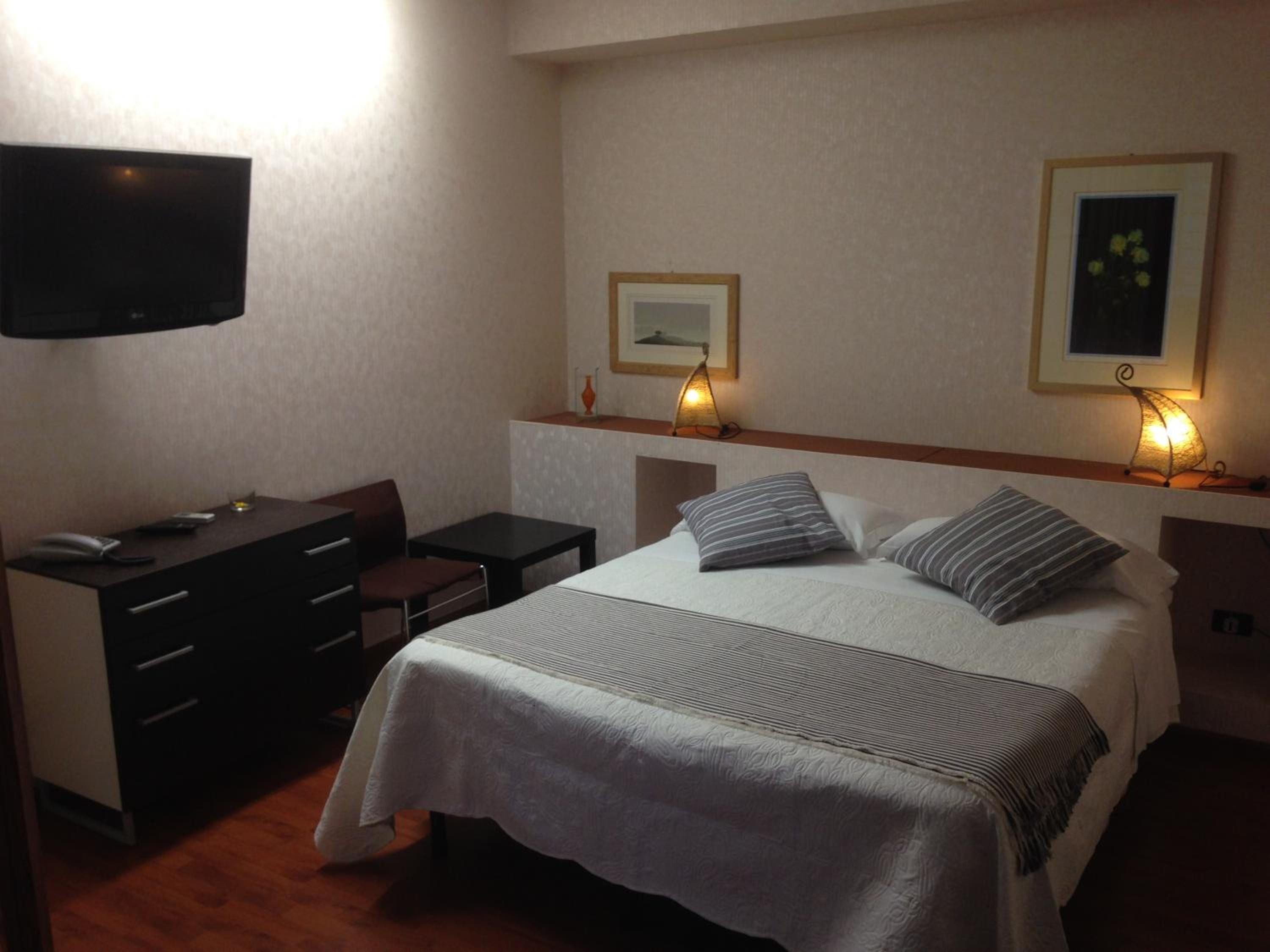Double/Twin Room - Photo 4