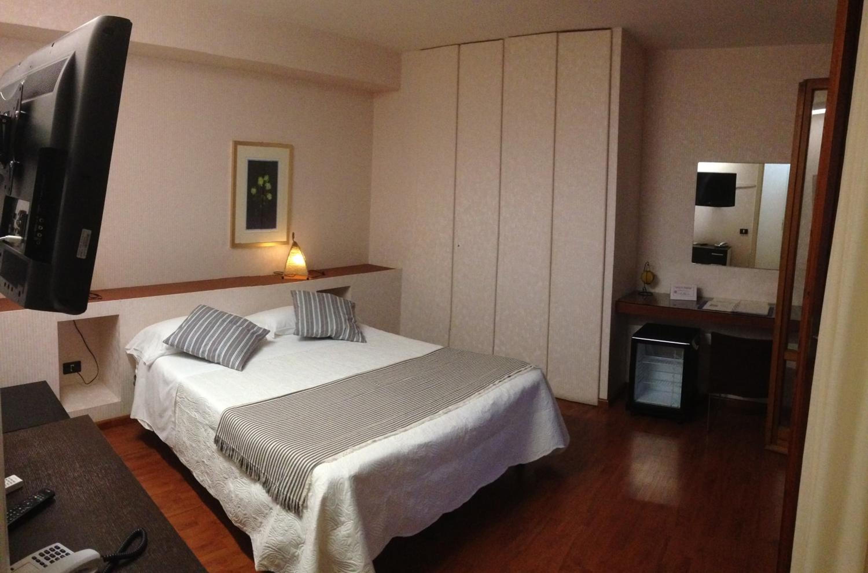 Double/Twin Room - Photo 2
