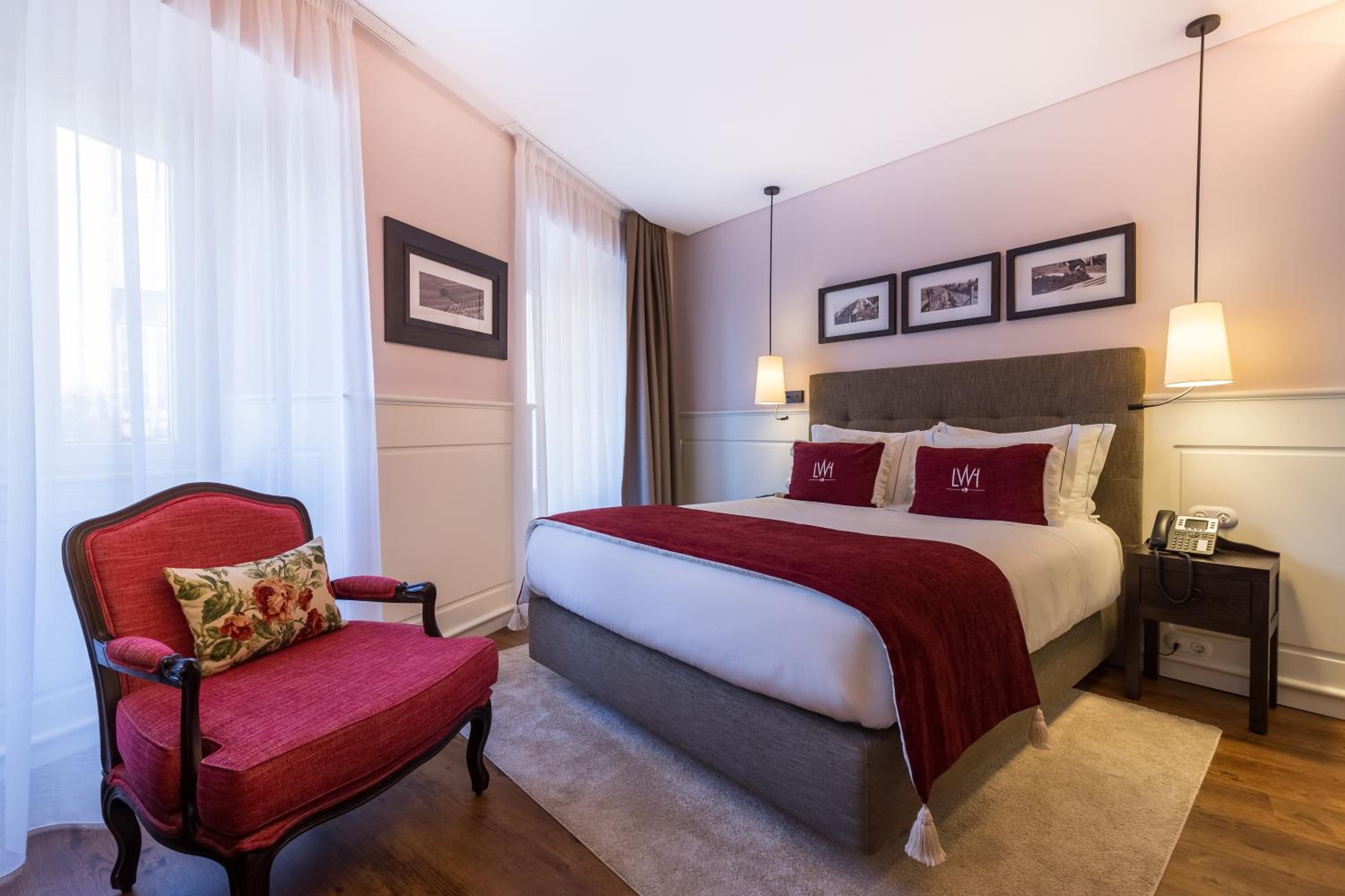 Available room thumbnail 6