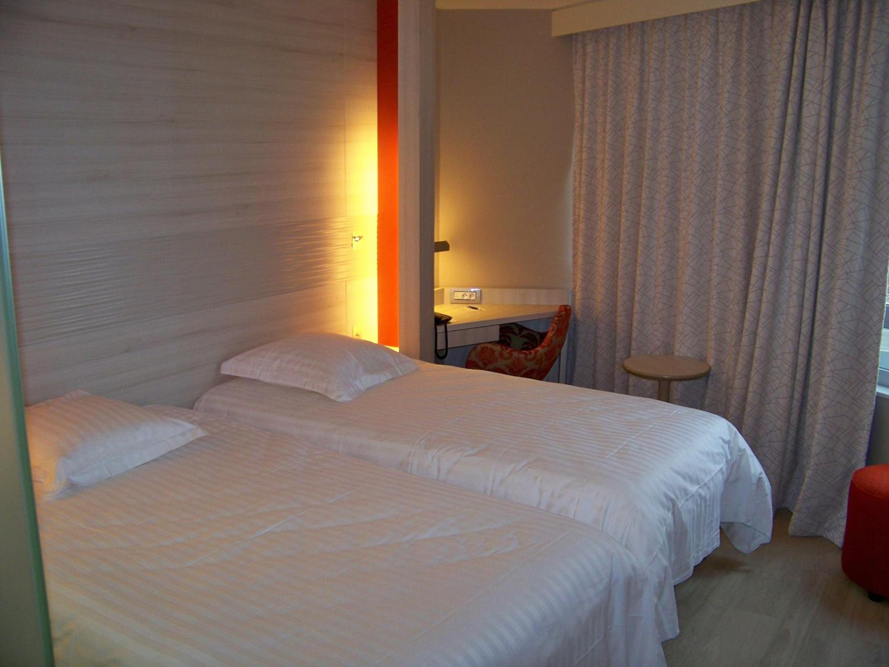 Standard Twin Room - Photo 4