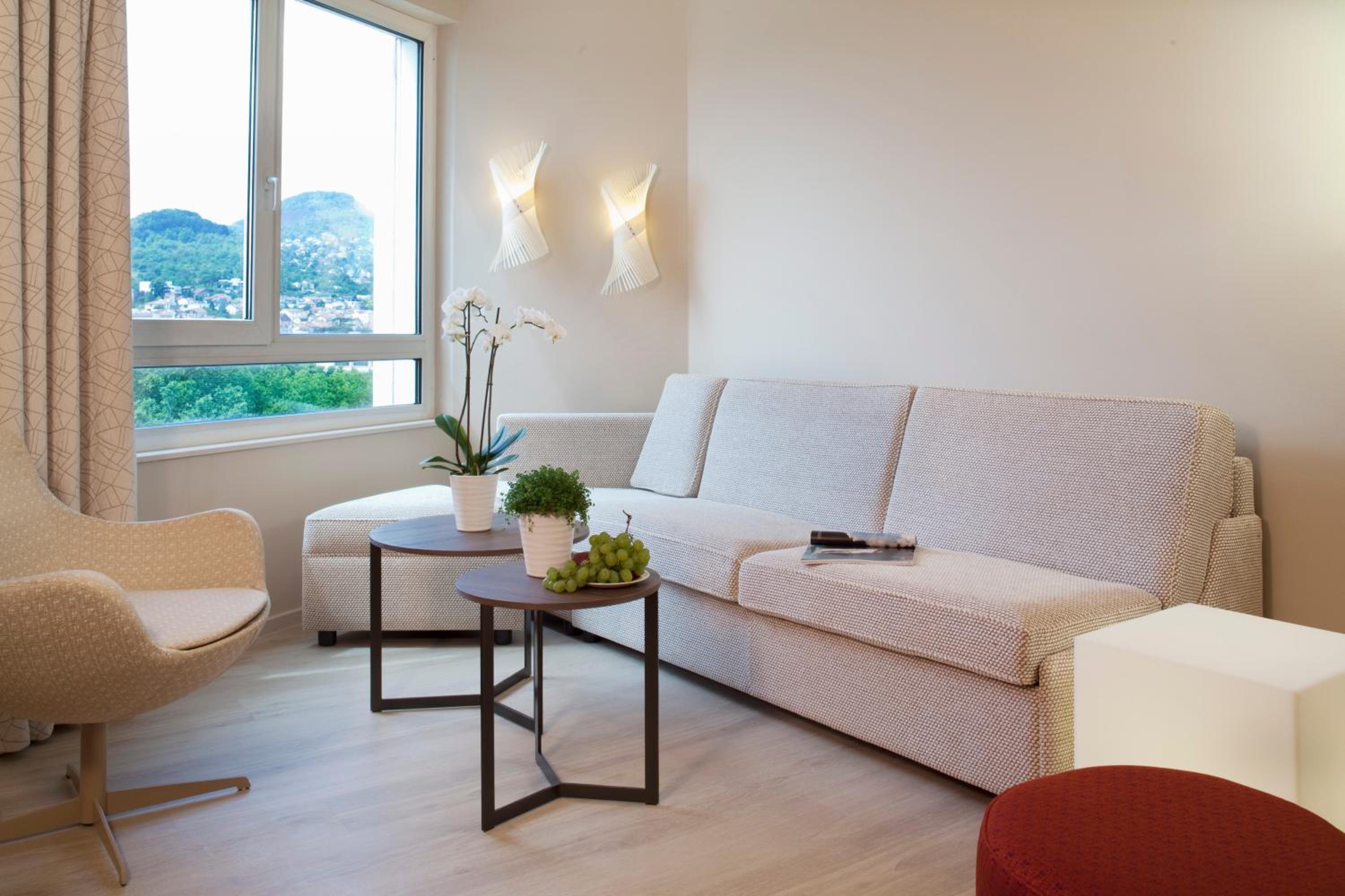 Family Room - Photo 2