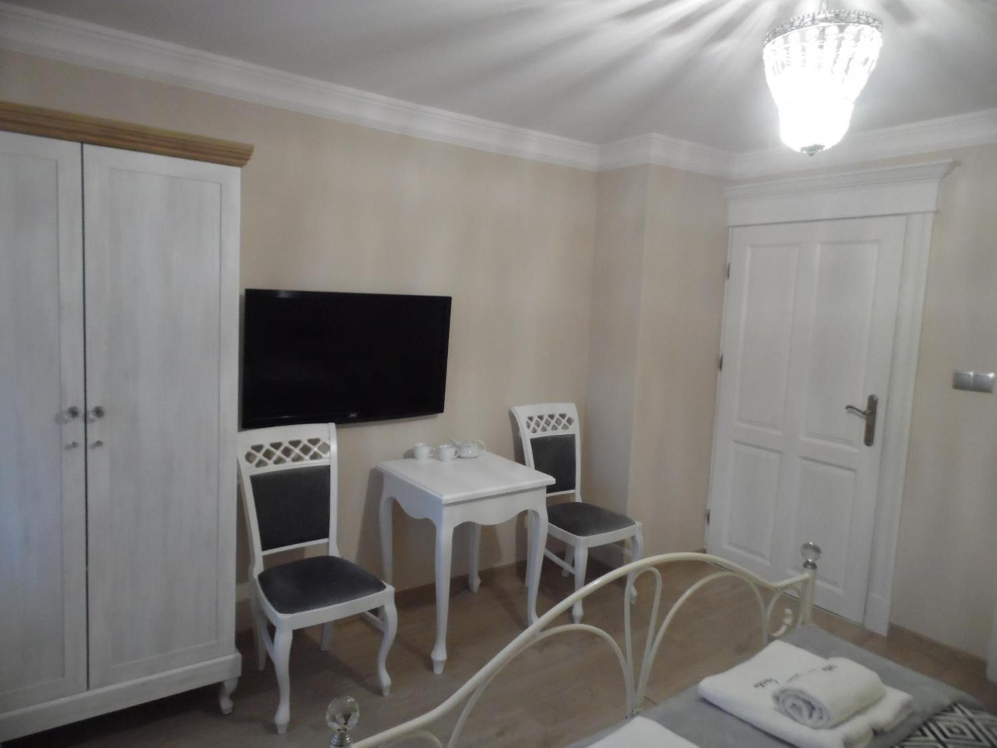 Double Room with Private Bathroom - Photo 1