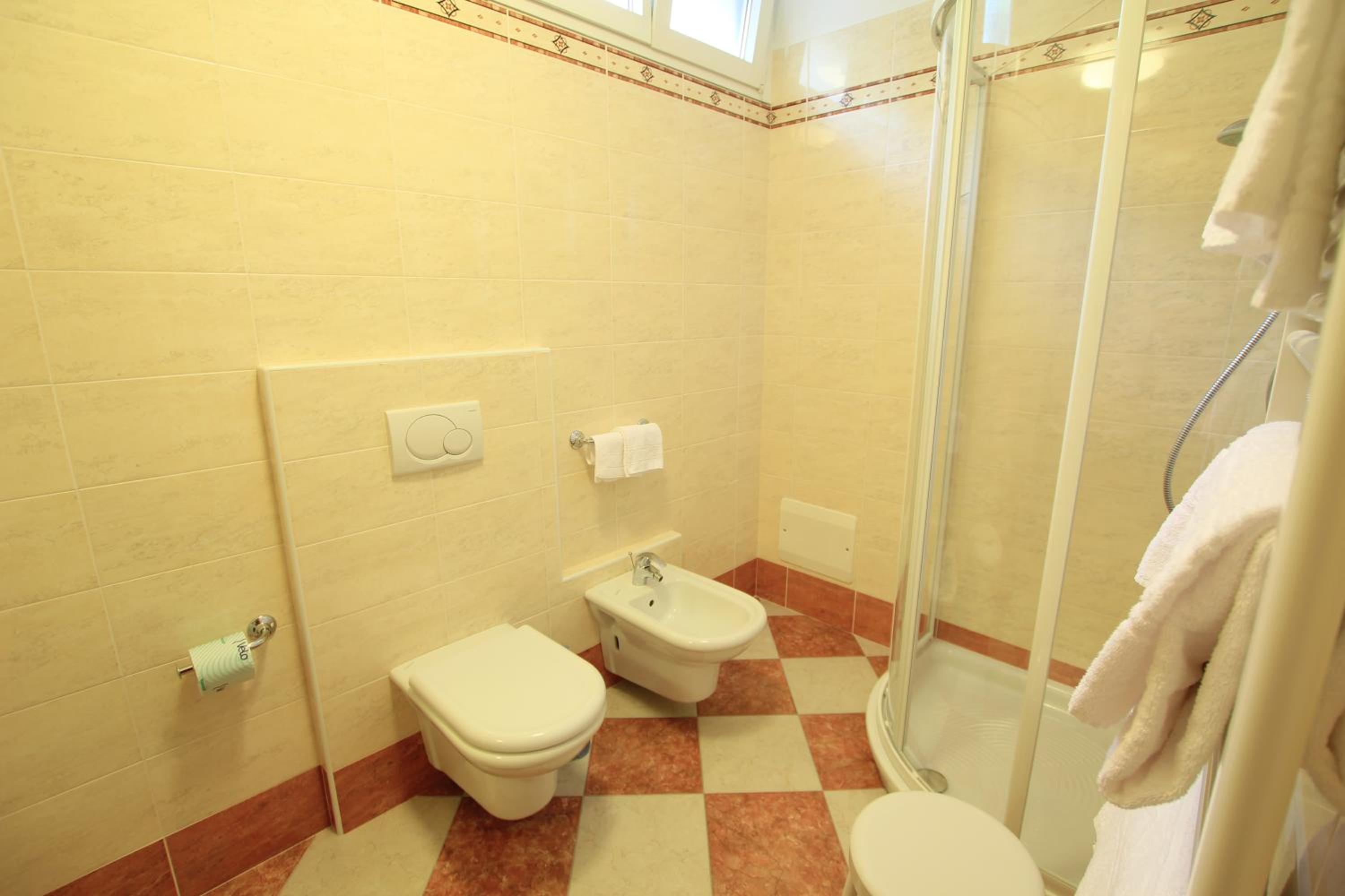 Comfort Triple Room with Lake View - Photo 3