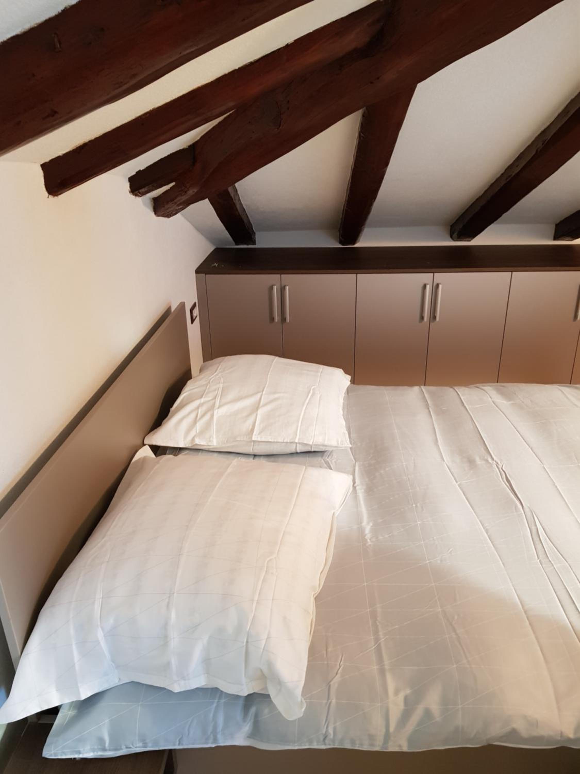 Studio Apartment - Photo 1
