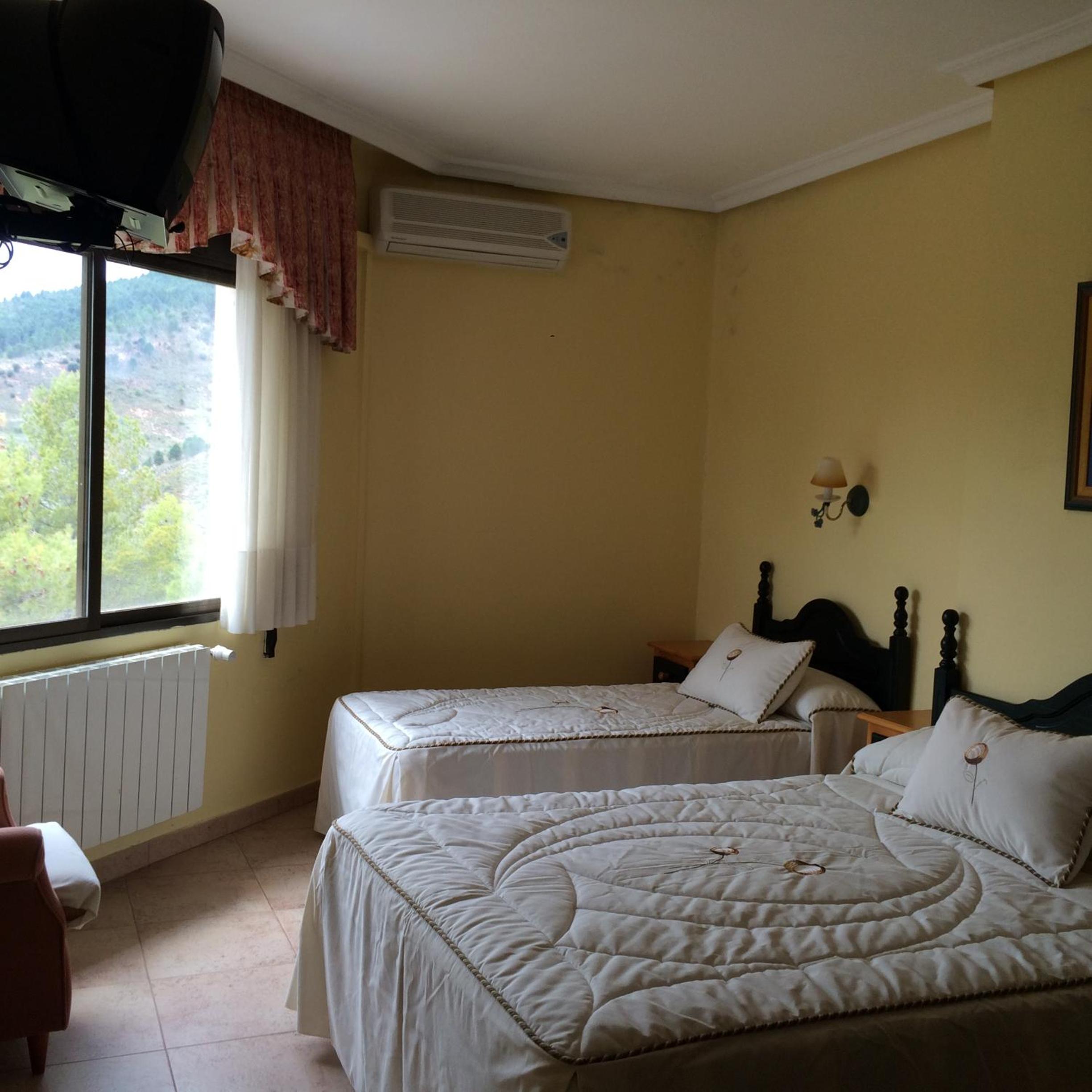 Habitación Triple con Vista a la Montaña