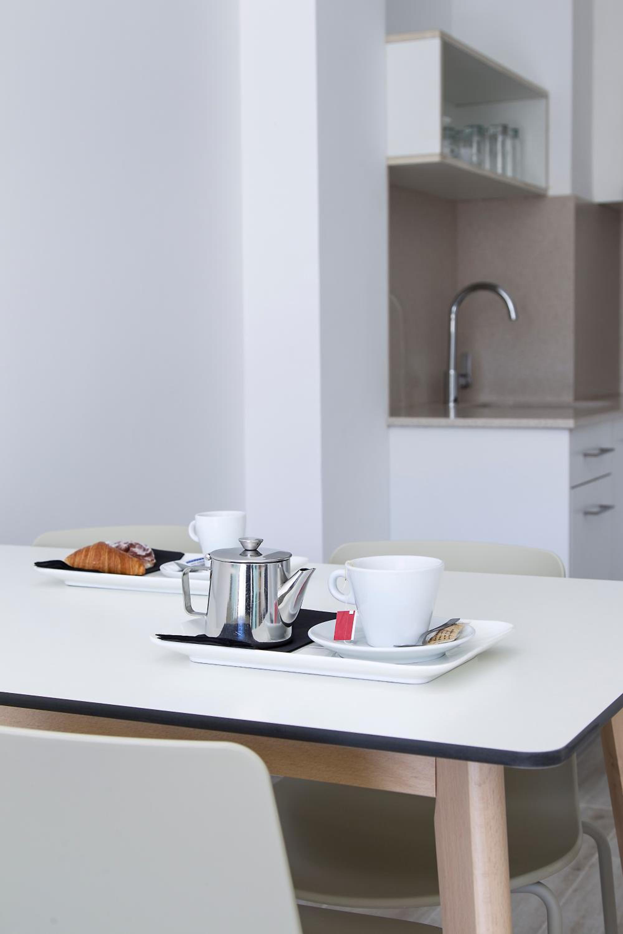 Superior One-Bedroom Apartment (5 Adults) photo 2