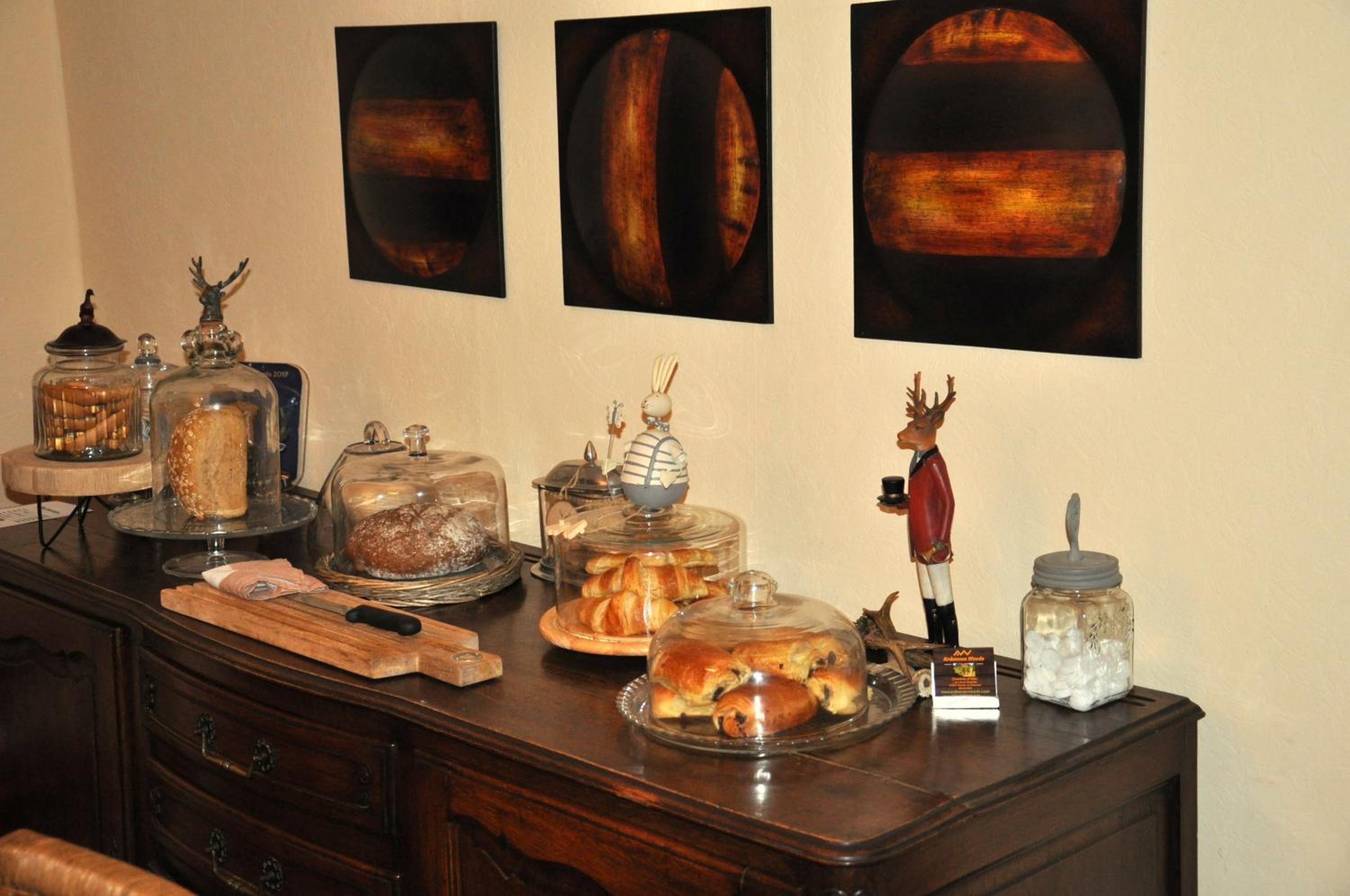 Queen Room photo 2