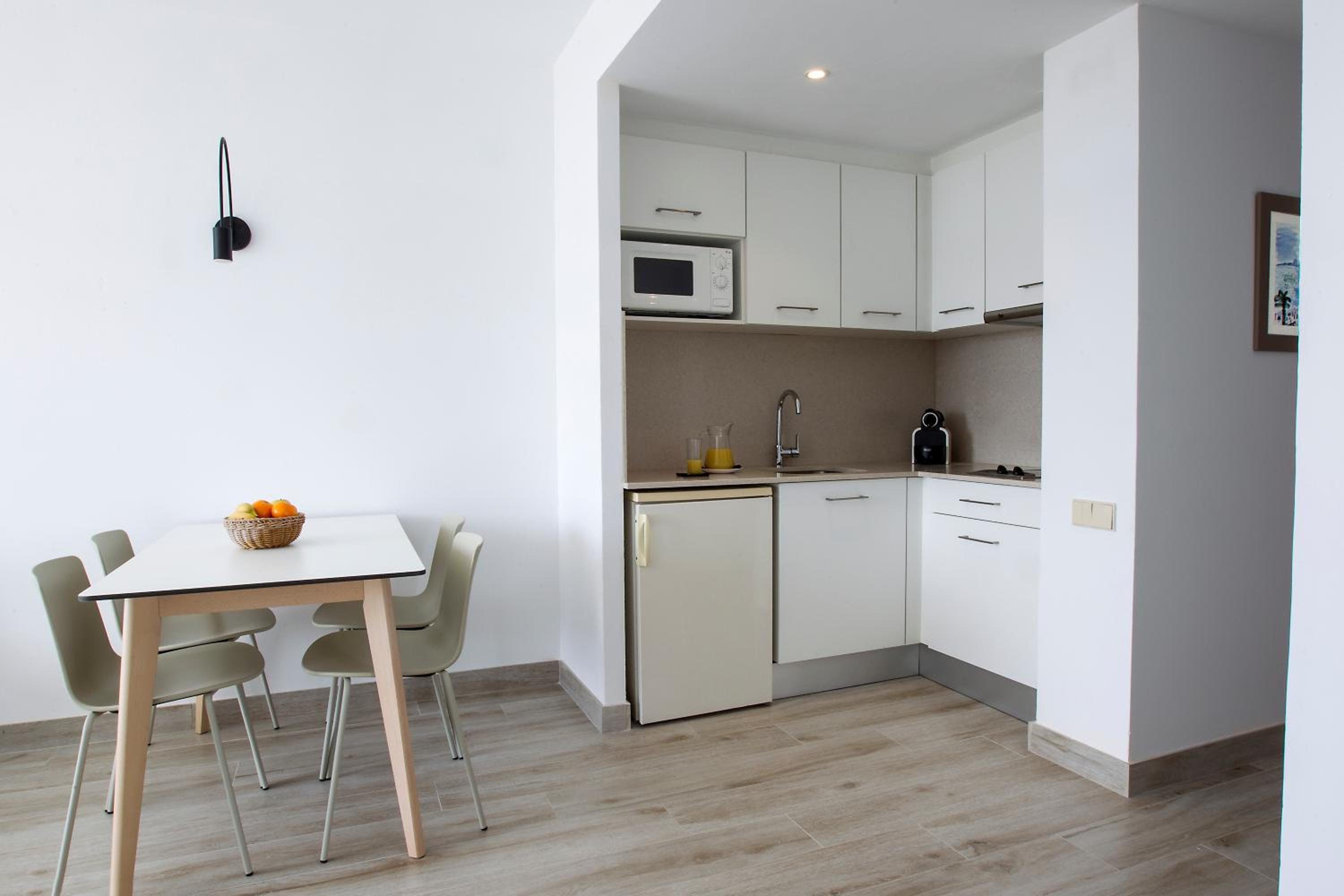 Superior Two-Bedroom Apartment (6 Adults) photo 3