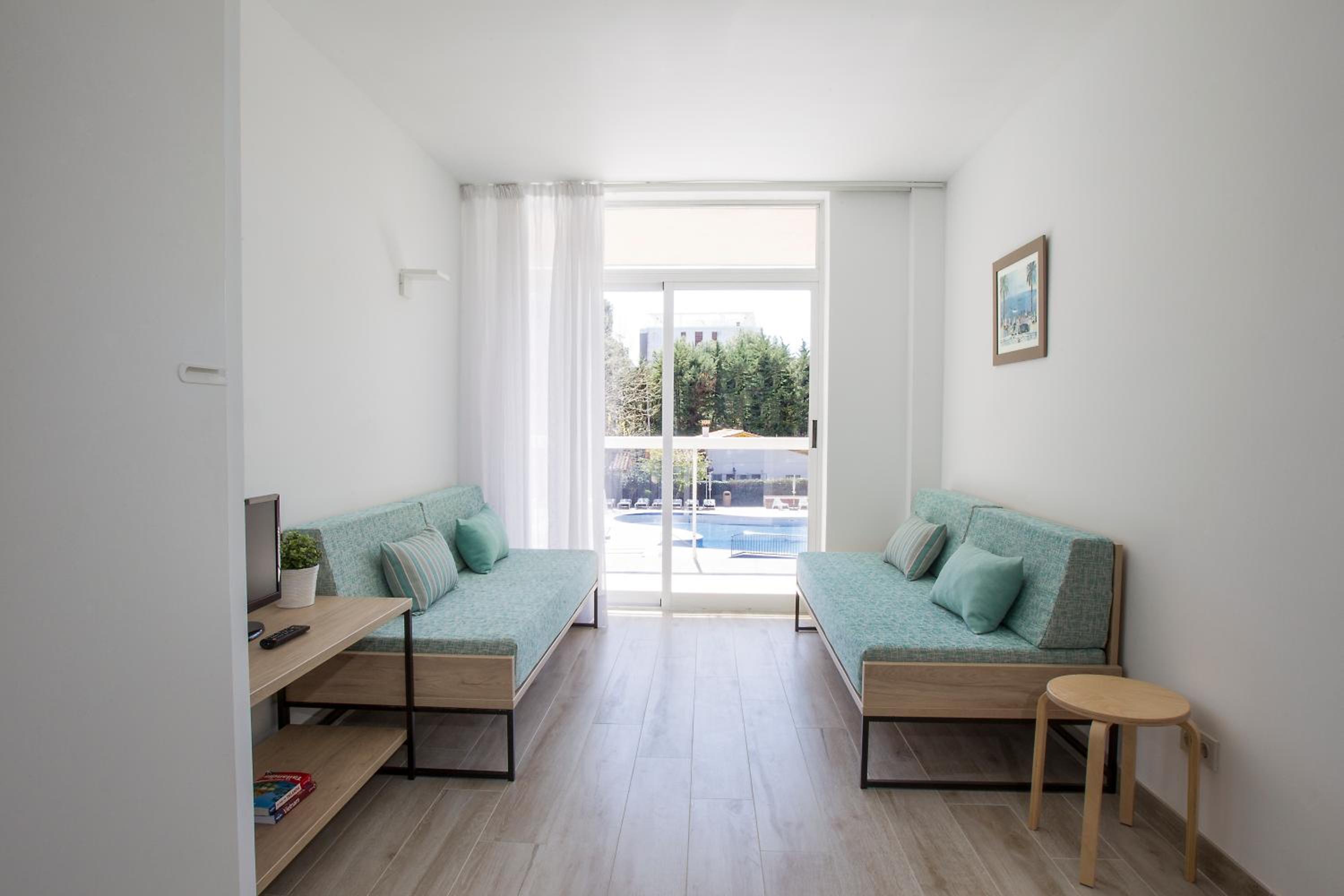 Superior Two-Bedroom Apartment (6 Adults)