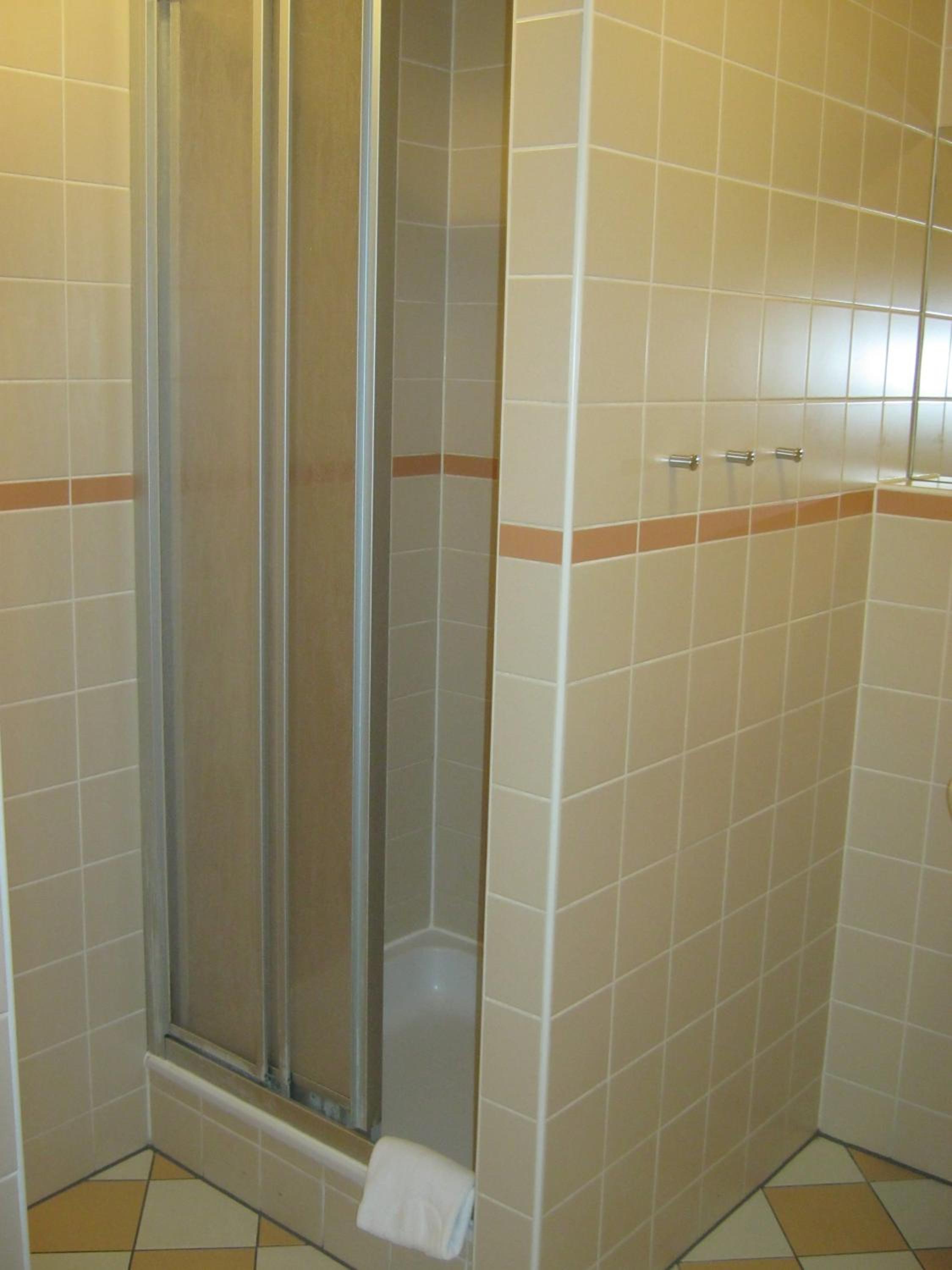 Single Room with Bathroom photo 3