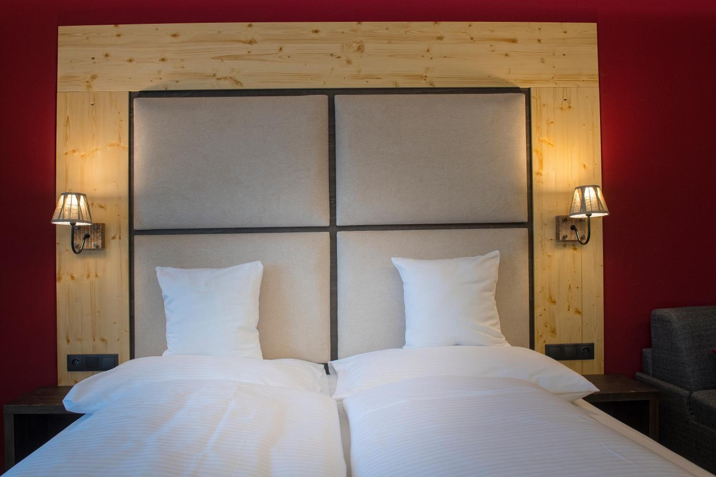 Deluxe Double Room with Balcony and Wellness - Photo 10