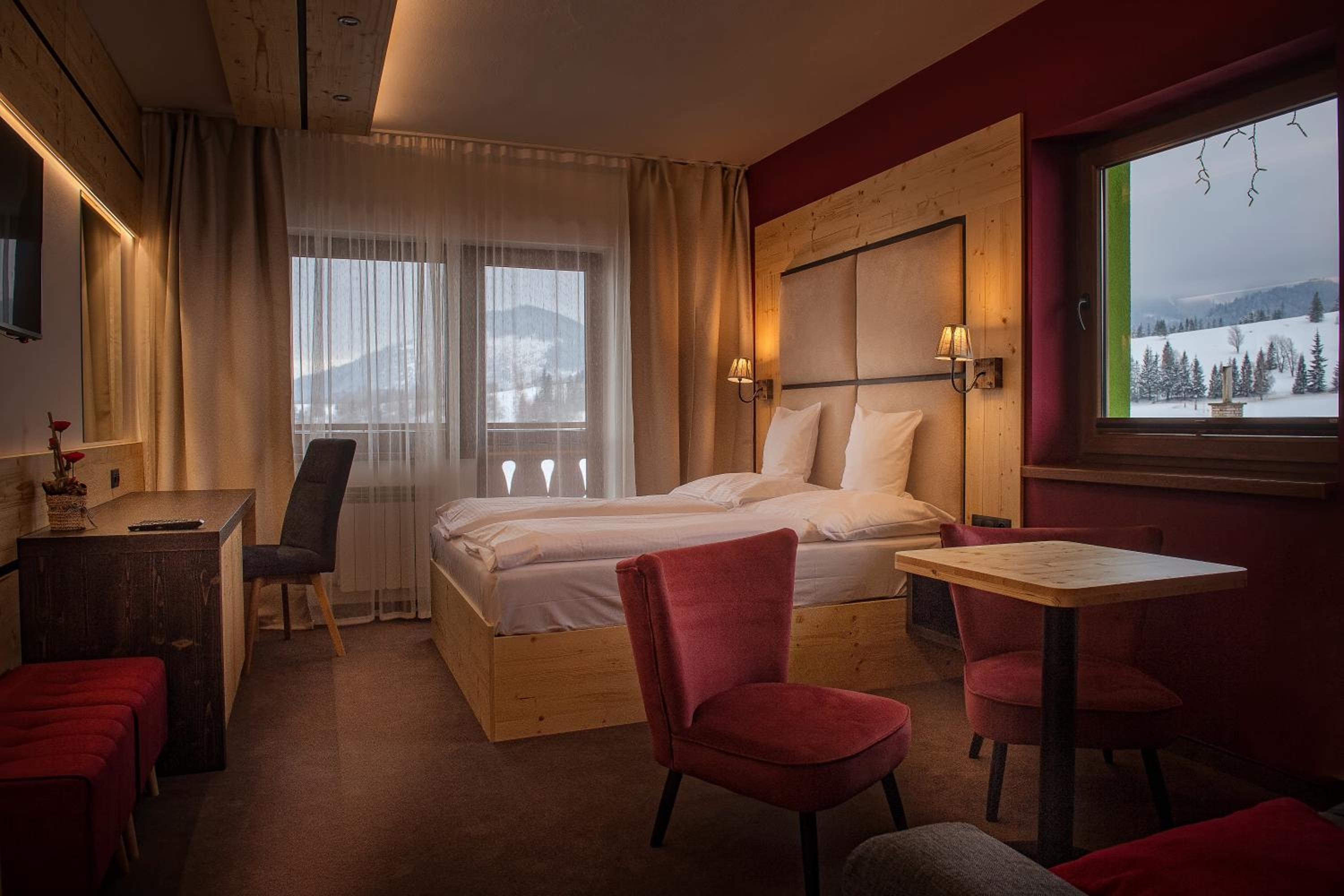 Deluxe Double Room with Balcony and Wellness - Photo 9