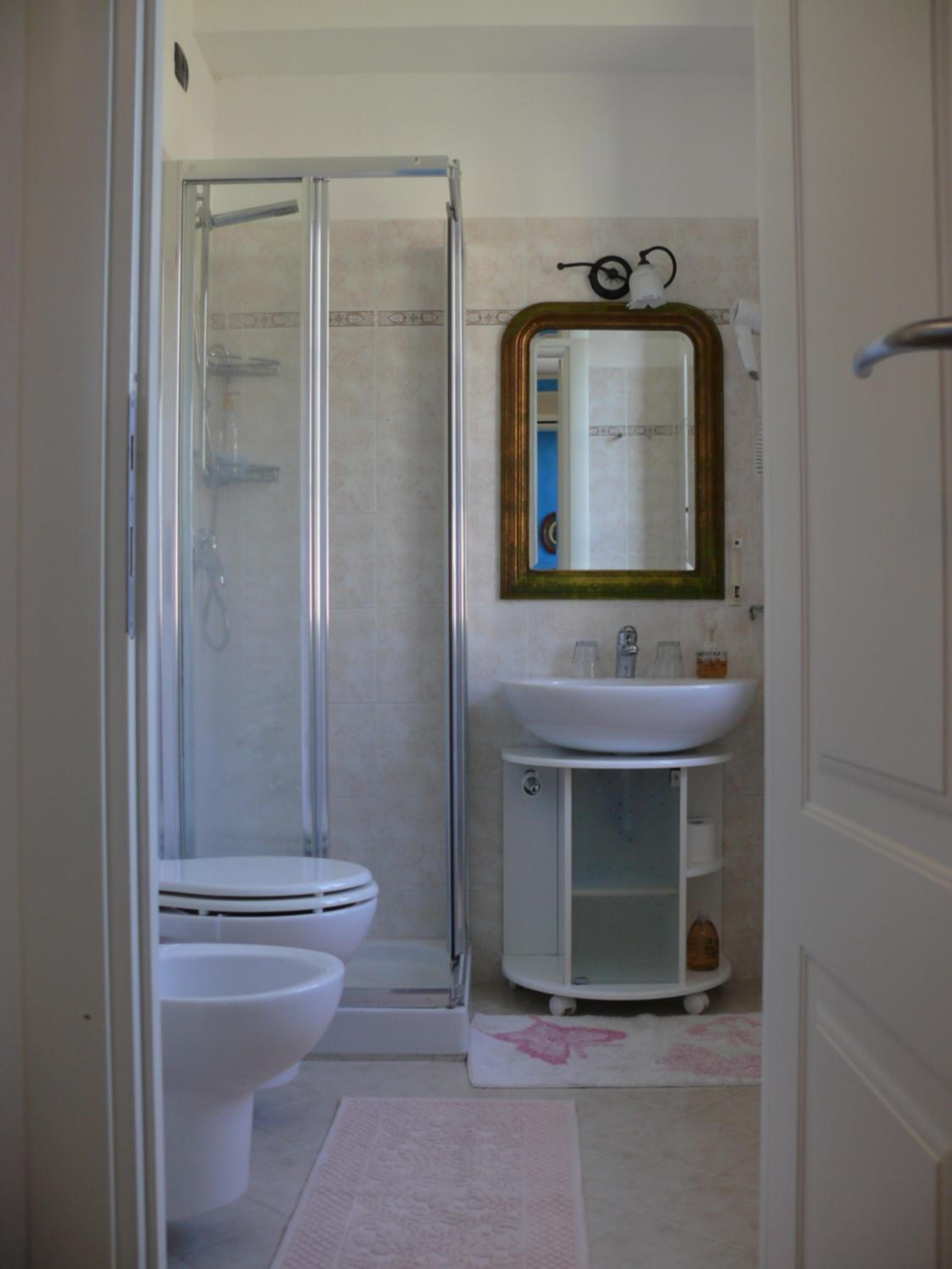 Double Room with Balcony - Via Fieschi 160 photo 3