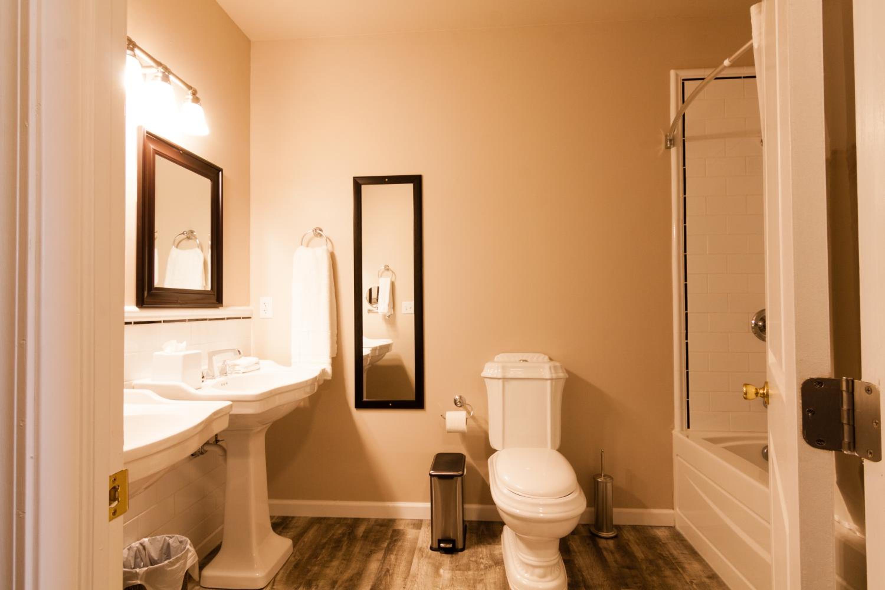 Superior Suite - Photo 5