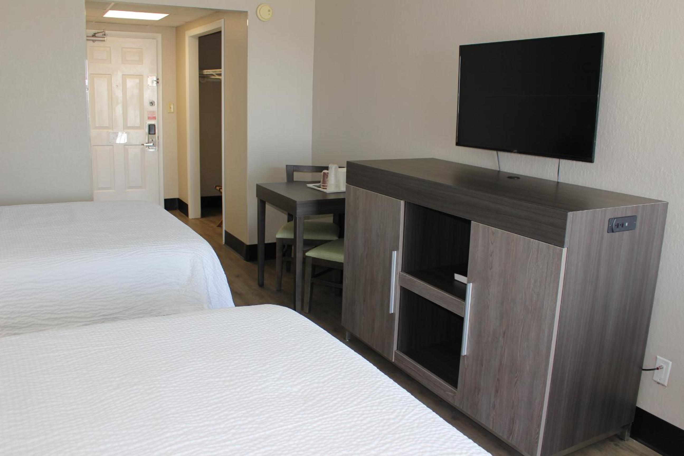 Queen Room - Ocean Front (Non-Smoking)