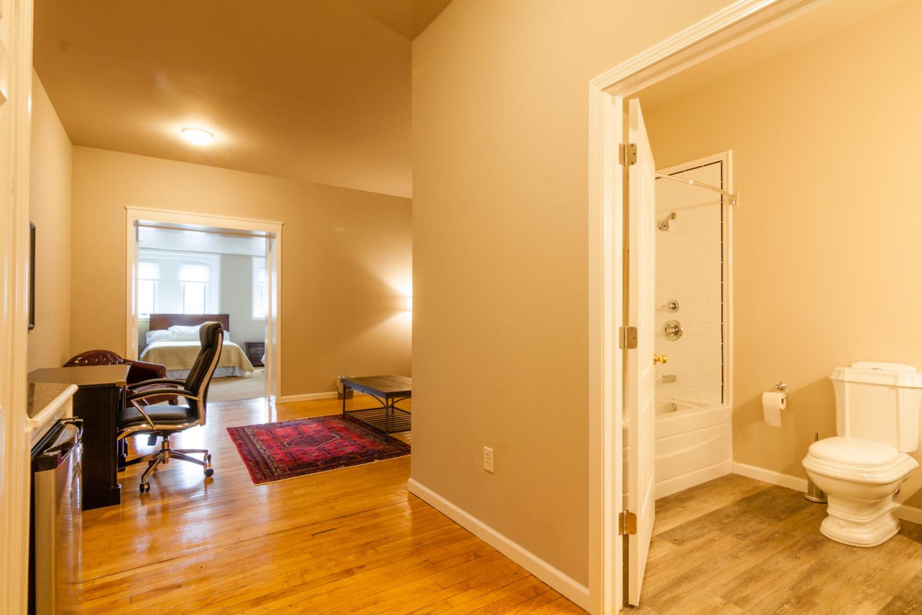 Superior Suite - Photo 4