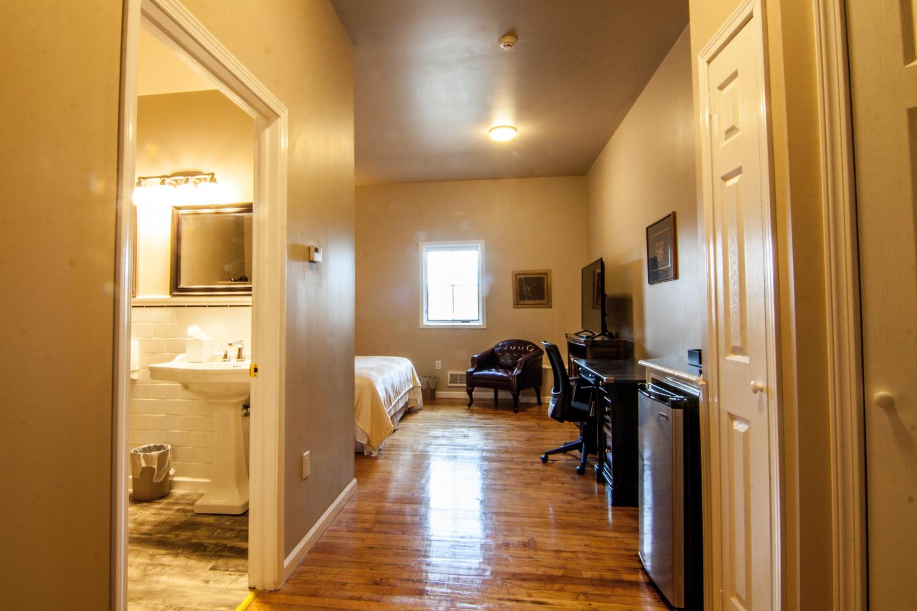 Deluxe King Room - Disability Access - Photo 1