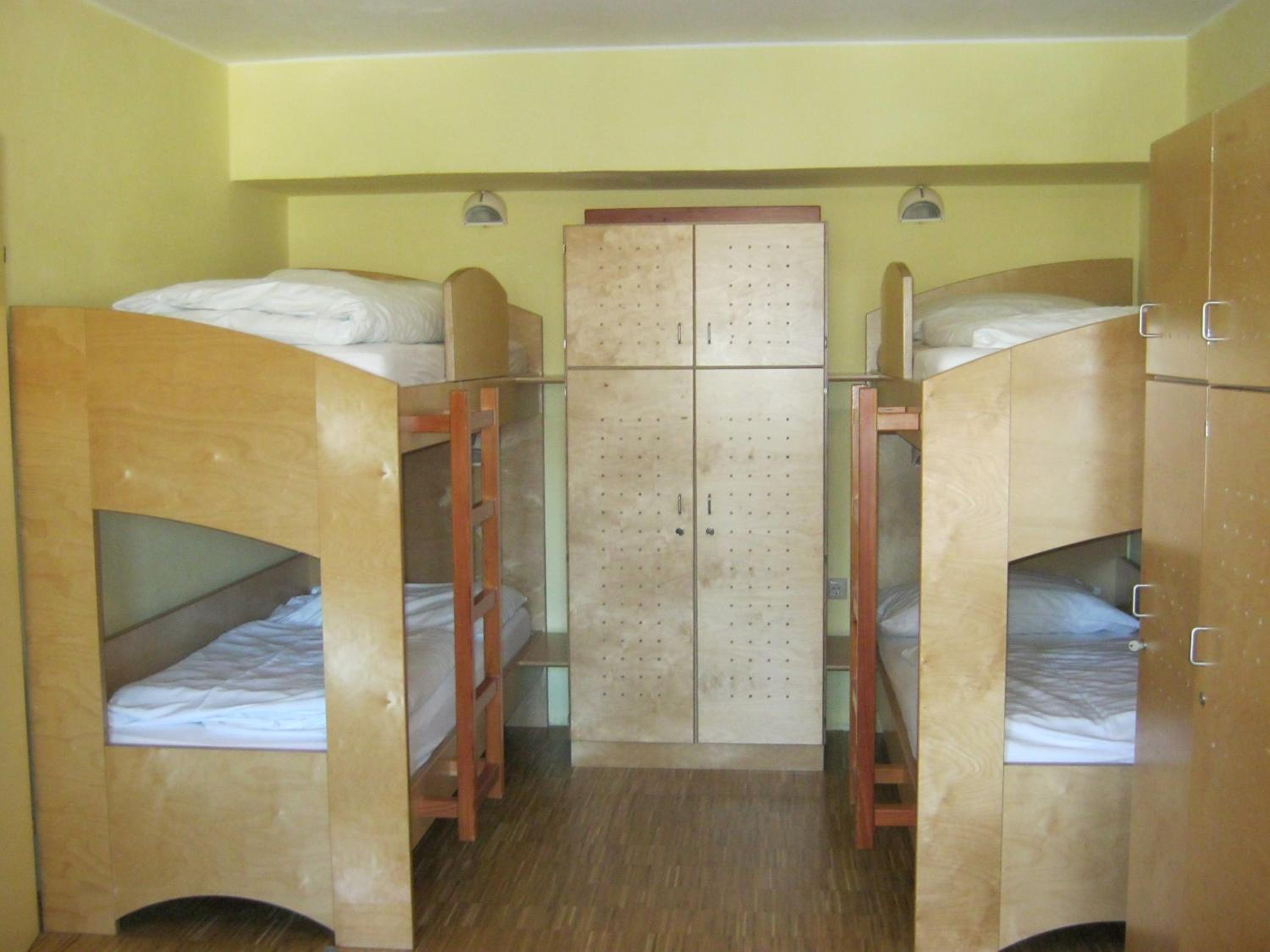Quadruple Room with Private Bathroom photo 1