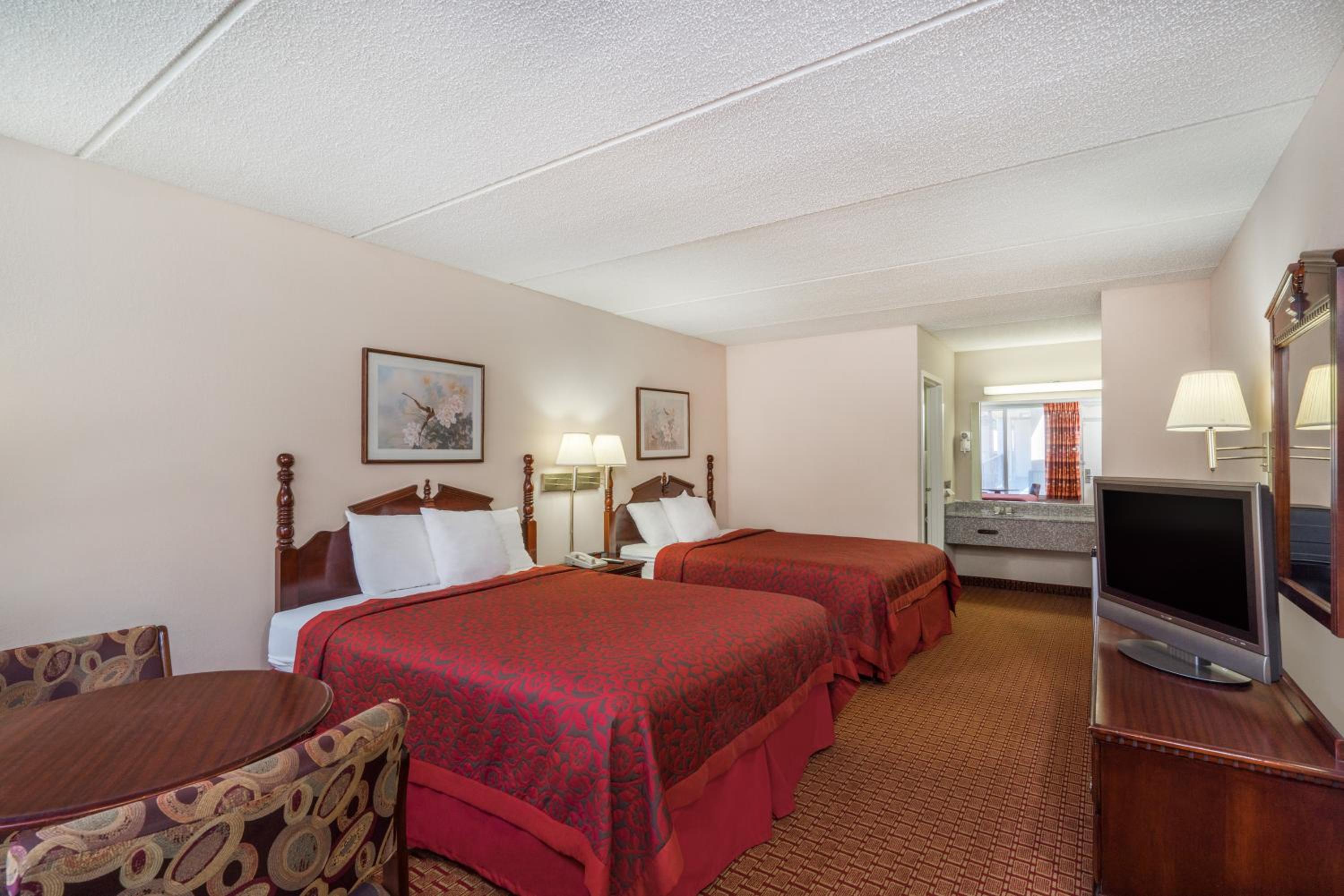 Queen Room with Two Queen Beds - Non-Smoking - Photo 1