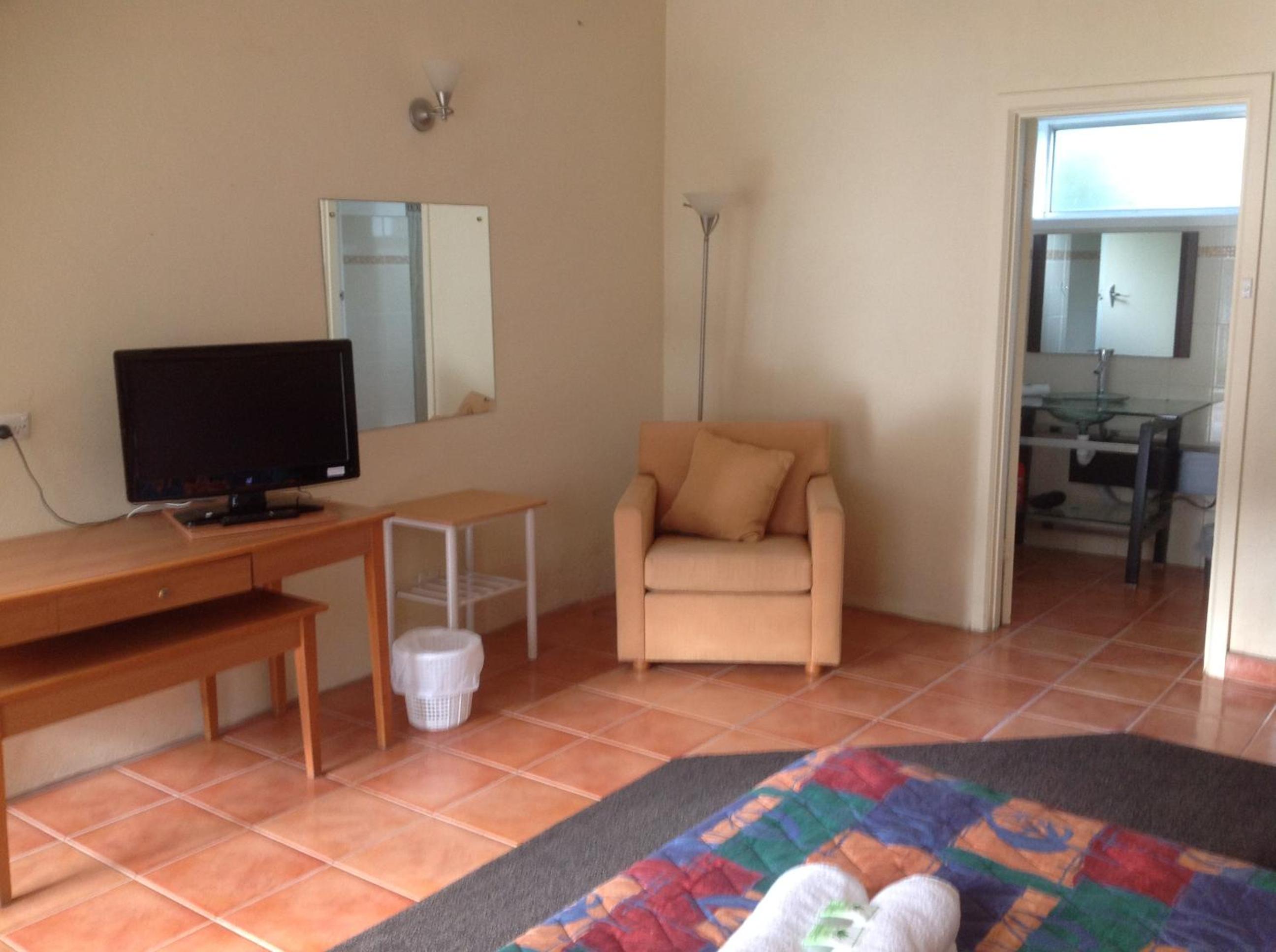 Deluxe Queen Room - Photo 5