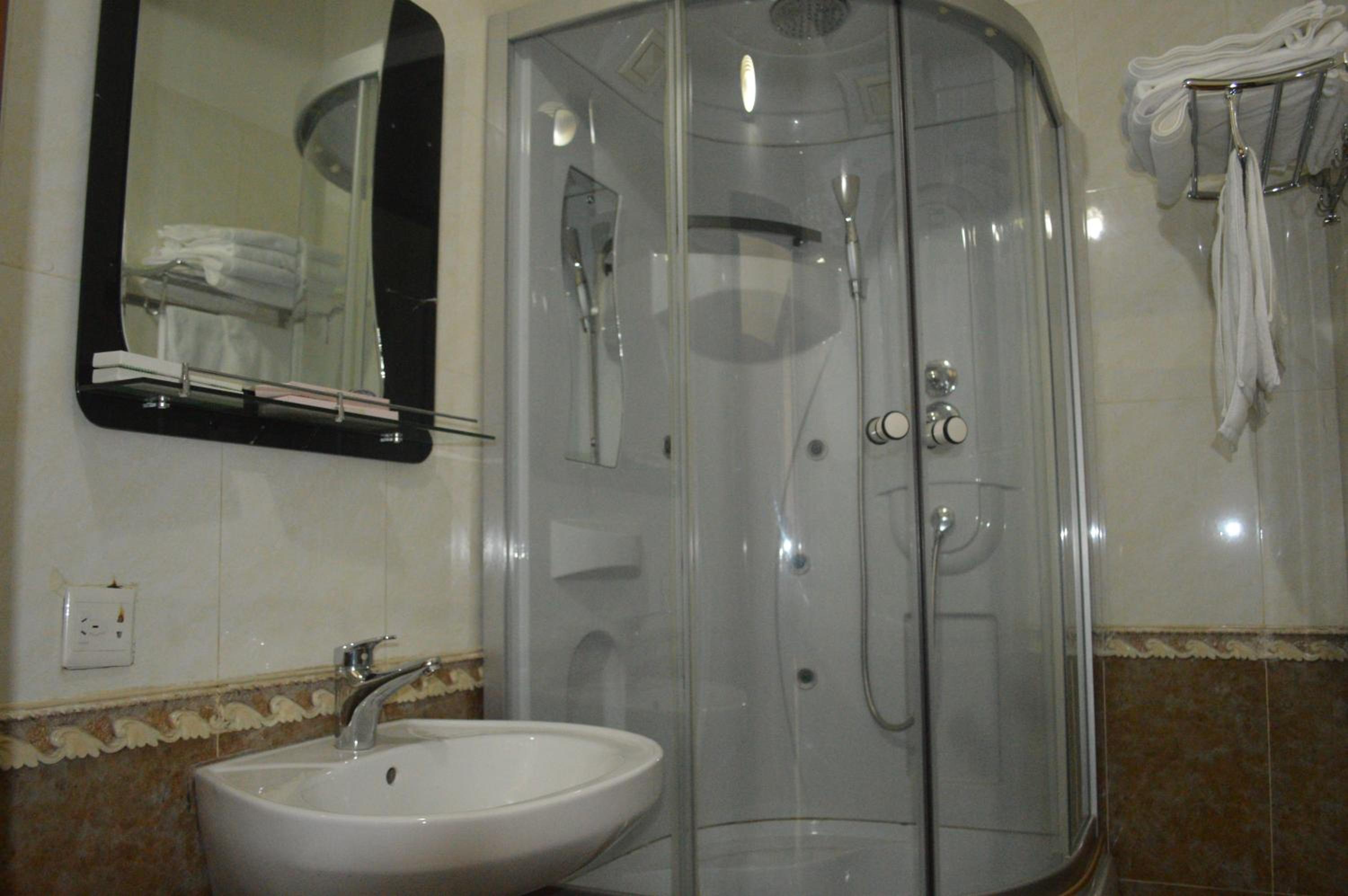 Twin Room with Private Bathroom photo 3