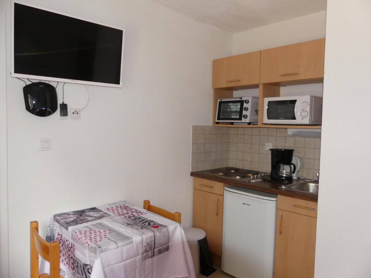 One-Bedroom Apartment - Photo 3
