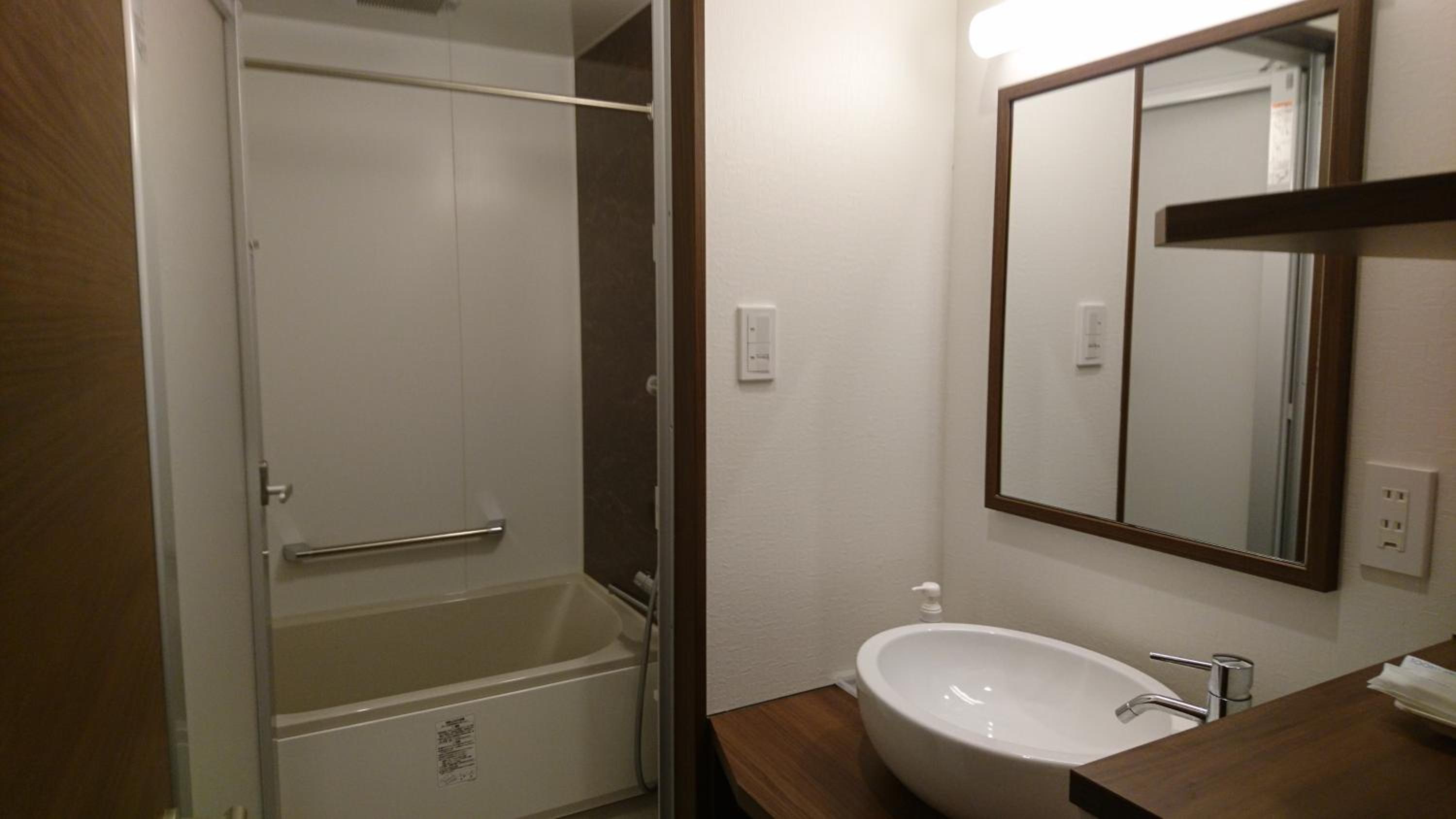 Quadruple Room with Private Bathroom - Non-Smoking photo 3