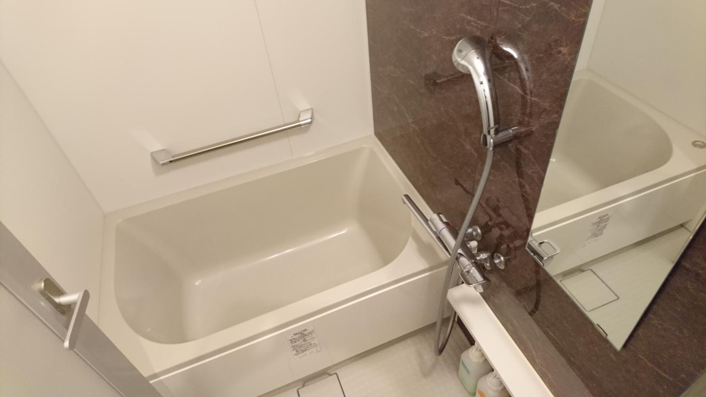 Quadruple Room with Private Bathroom - Non-Smoking photo 2