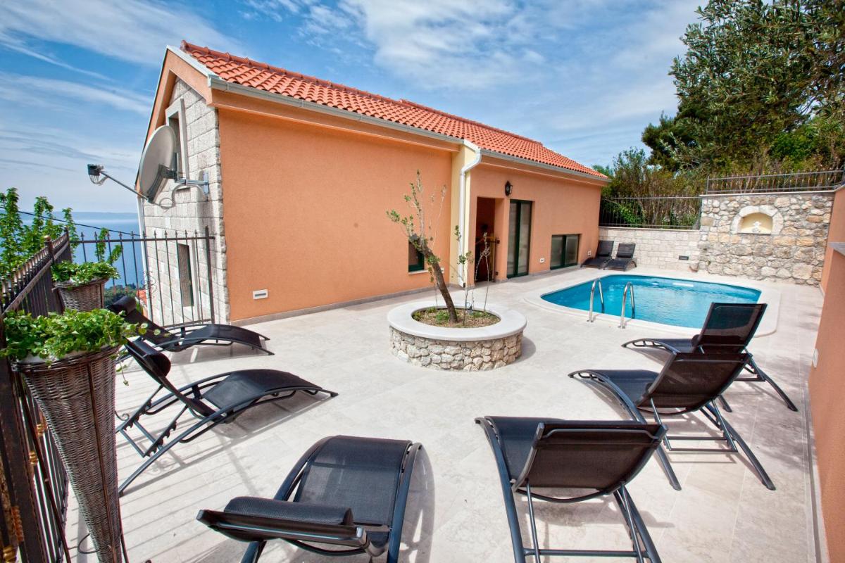 Luxury Duplex Apartment with Balcony and Sea View - Photo 1