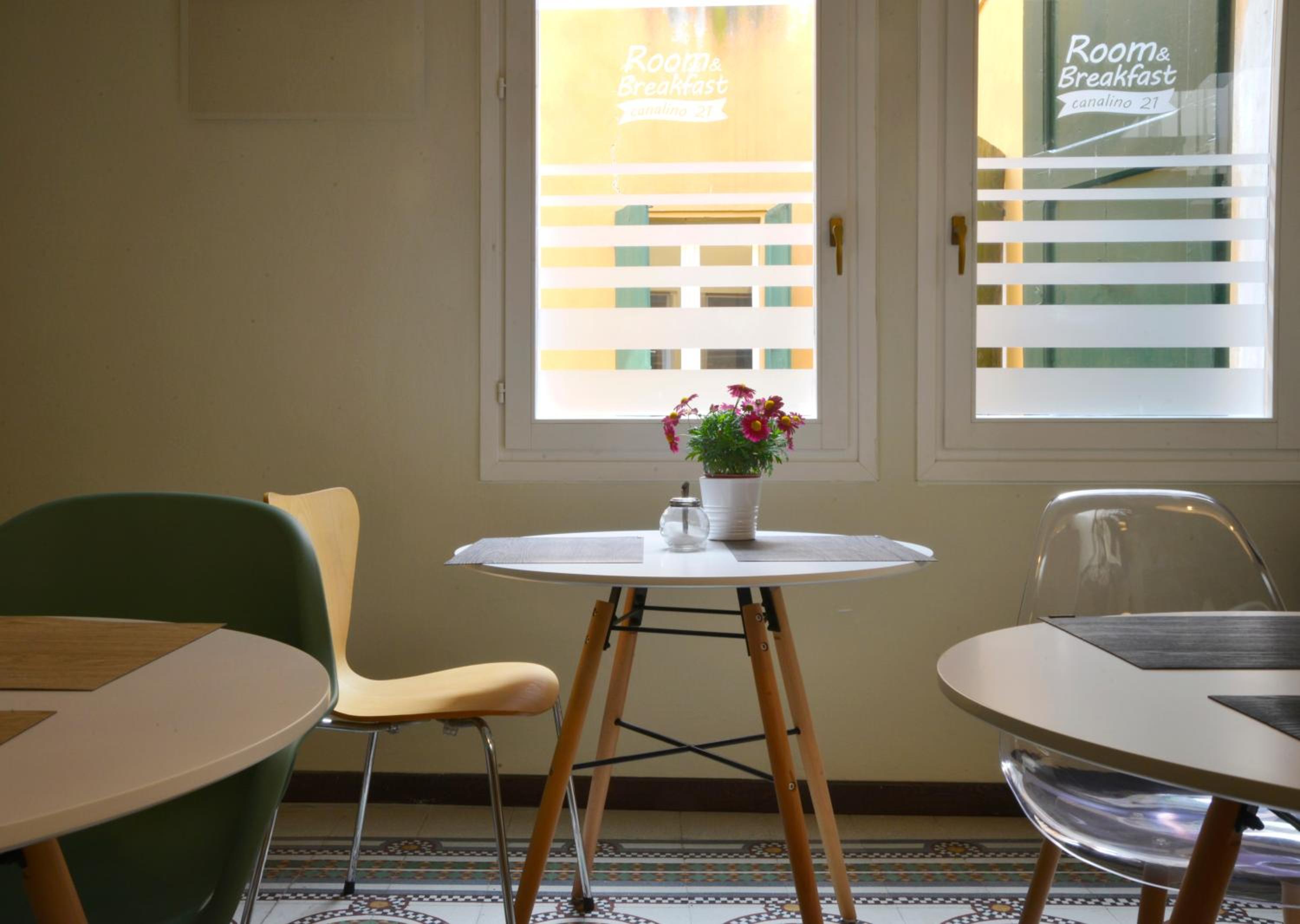 Double Room - Photo 8
