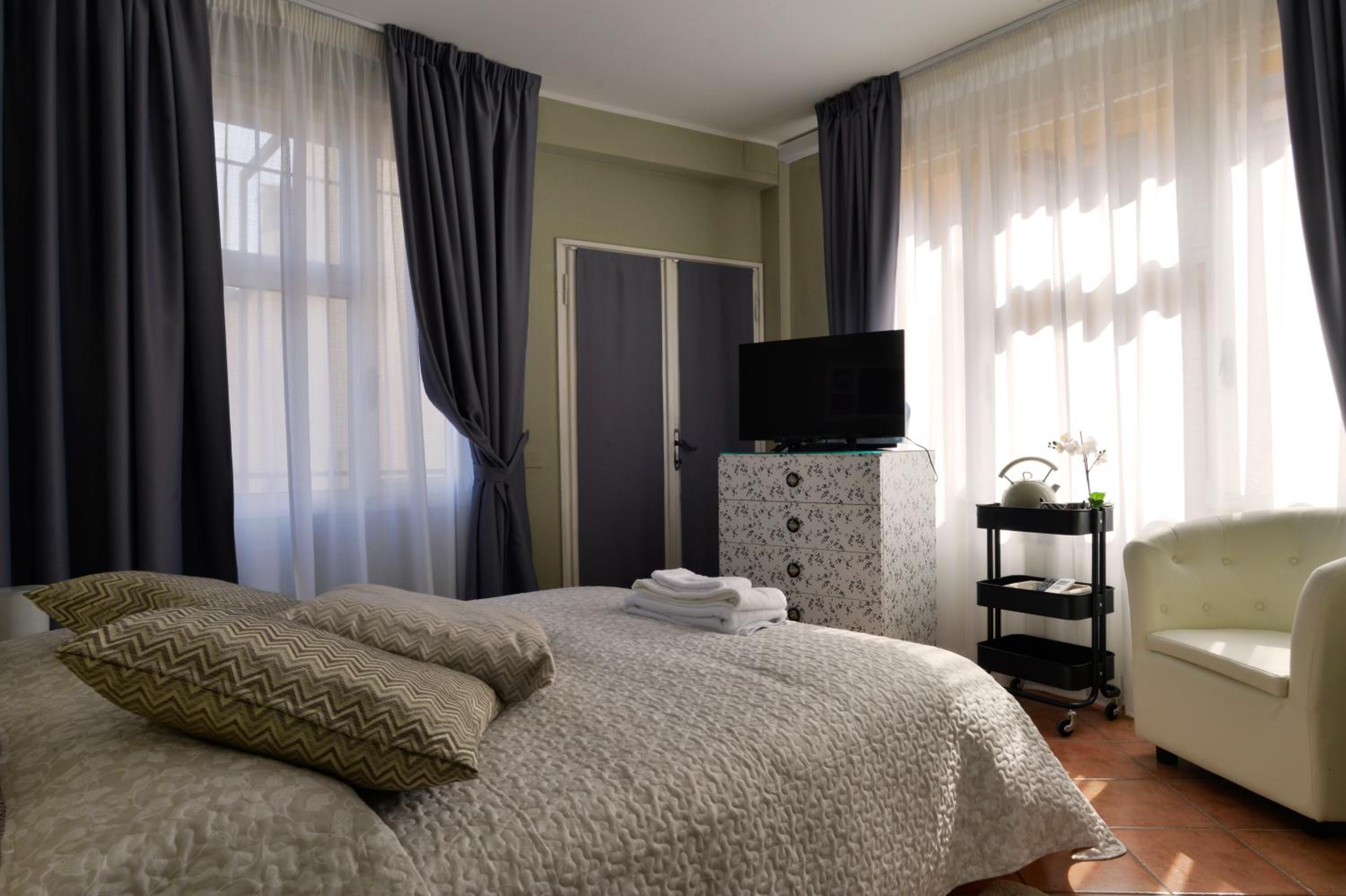 Double Room - Photo 5