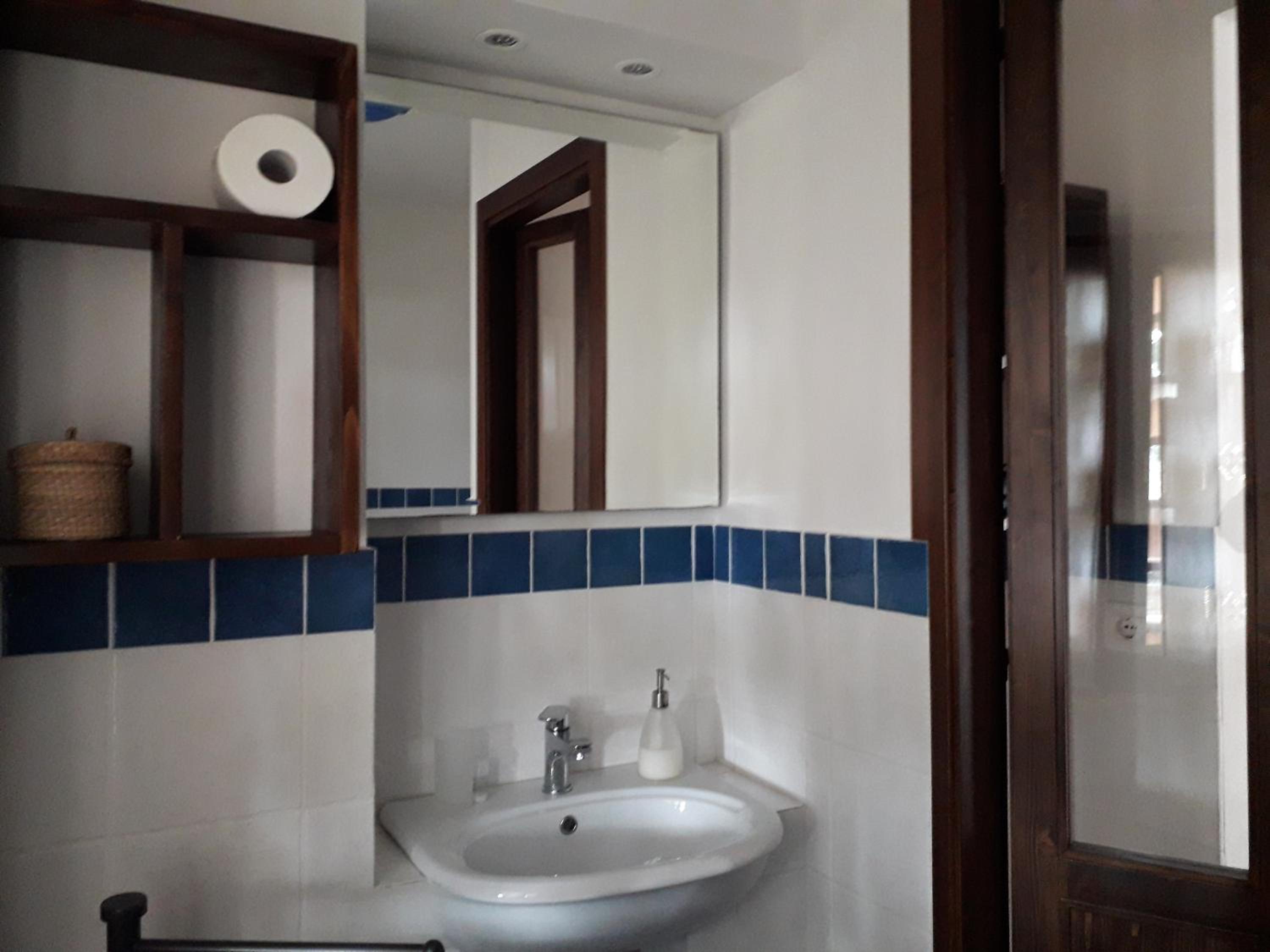Quadruple Room with Private Bathroom photo 2