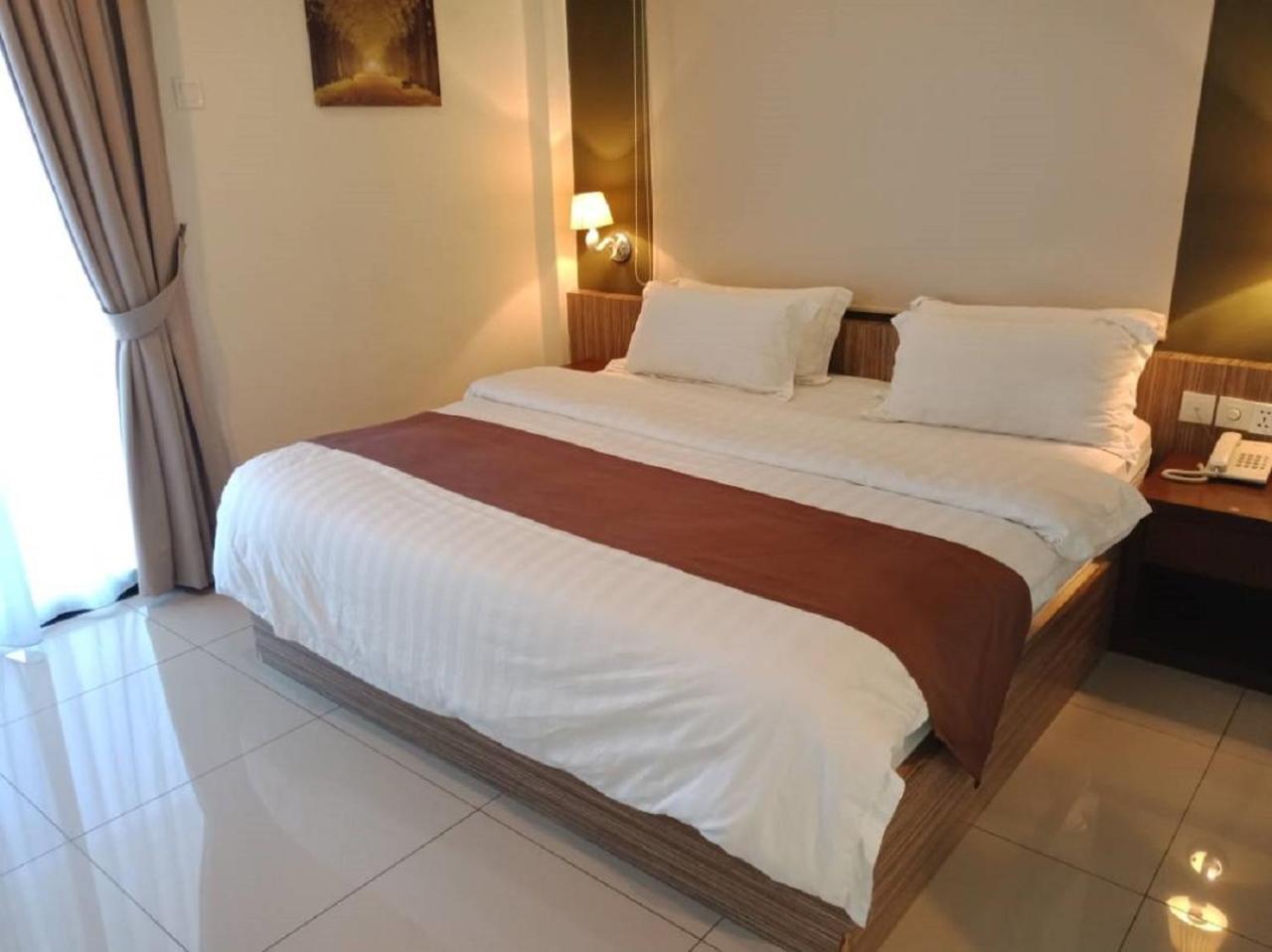 King Room with Balcony photo 1