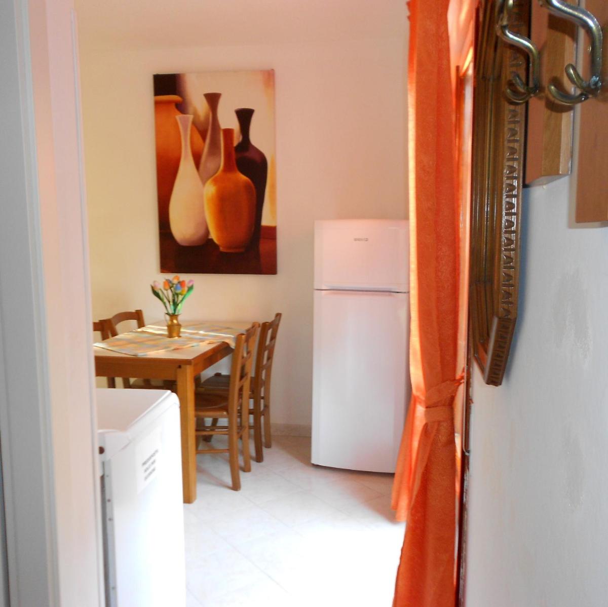 One-Bedroom Apartment photo 2