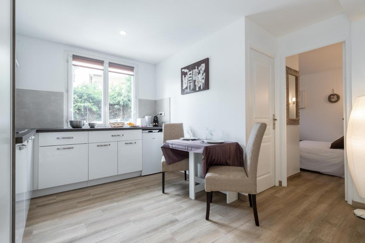 Deluxe Apartment with Terrace photo 3