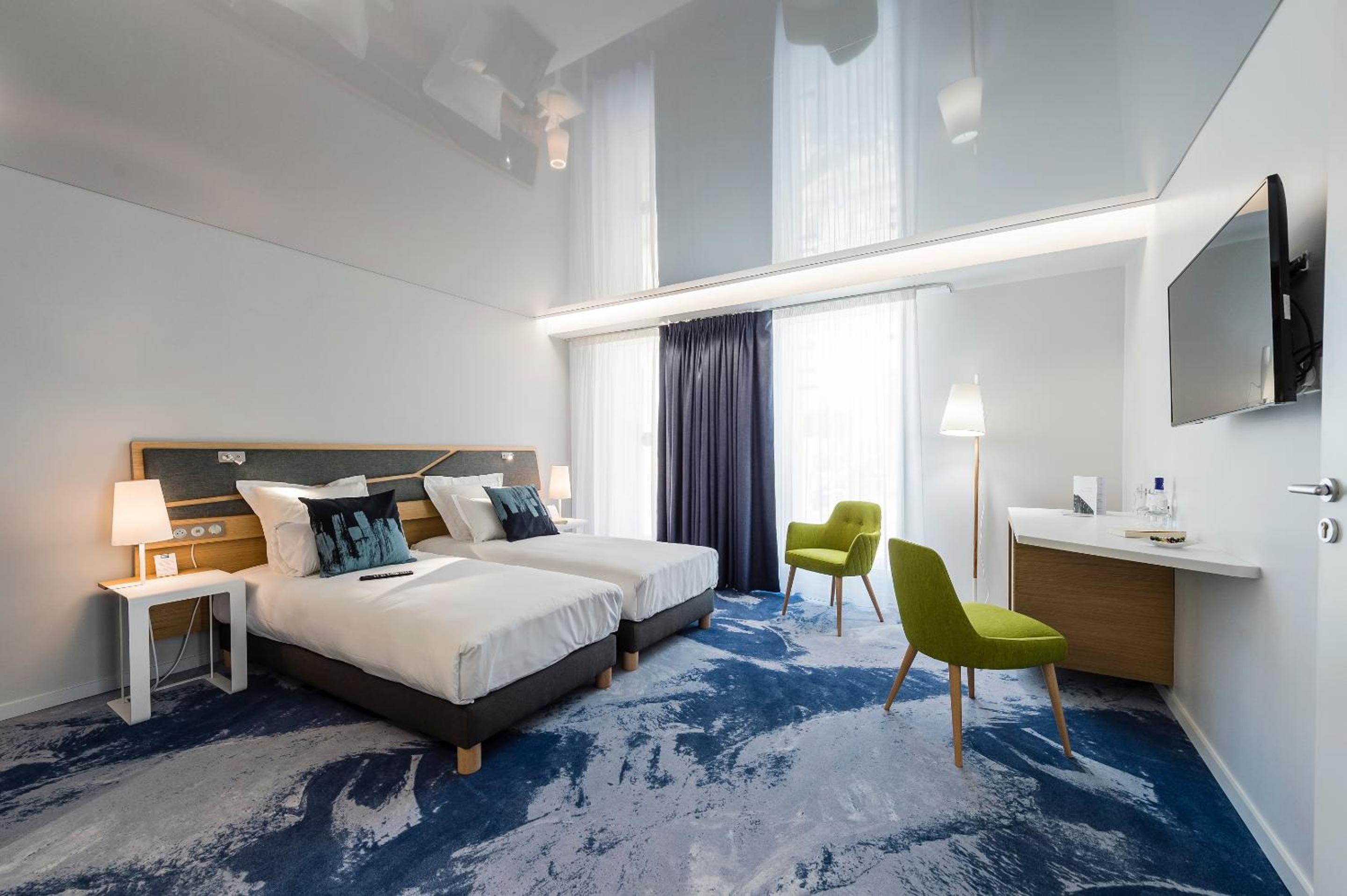 Two Adjacent Double Rooms communicating