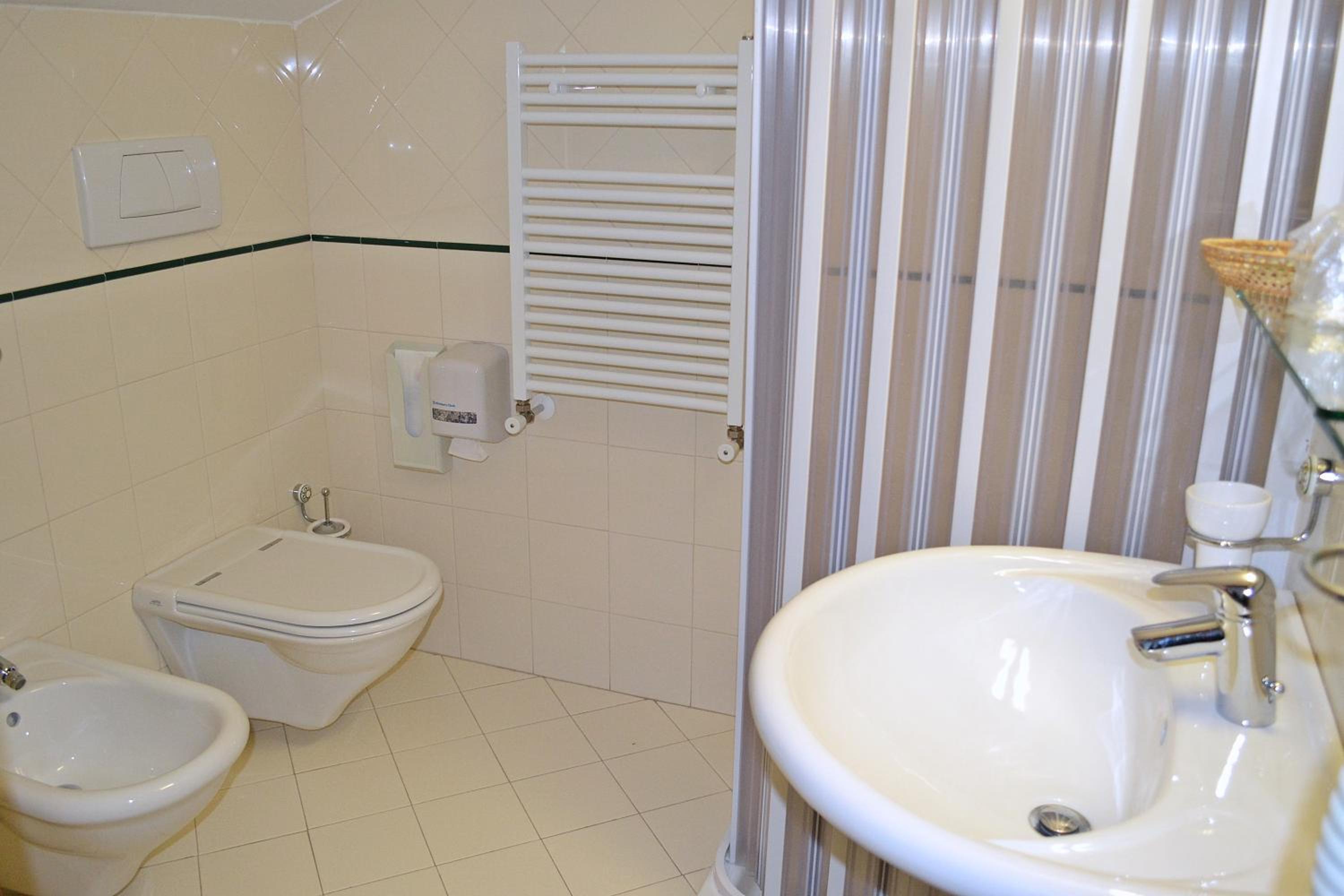 Single Room - Photo 3