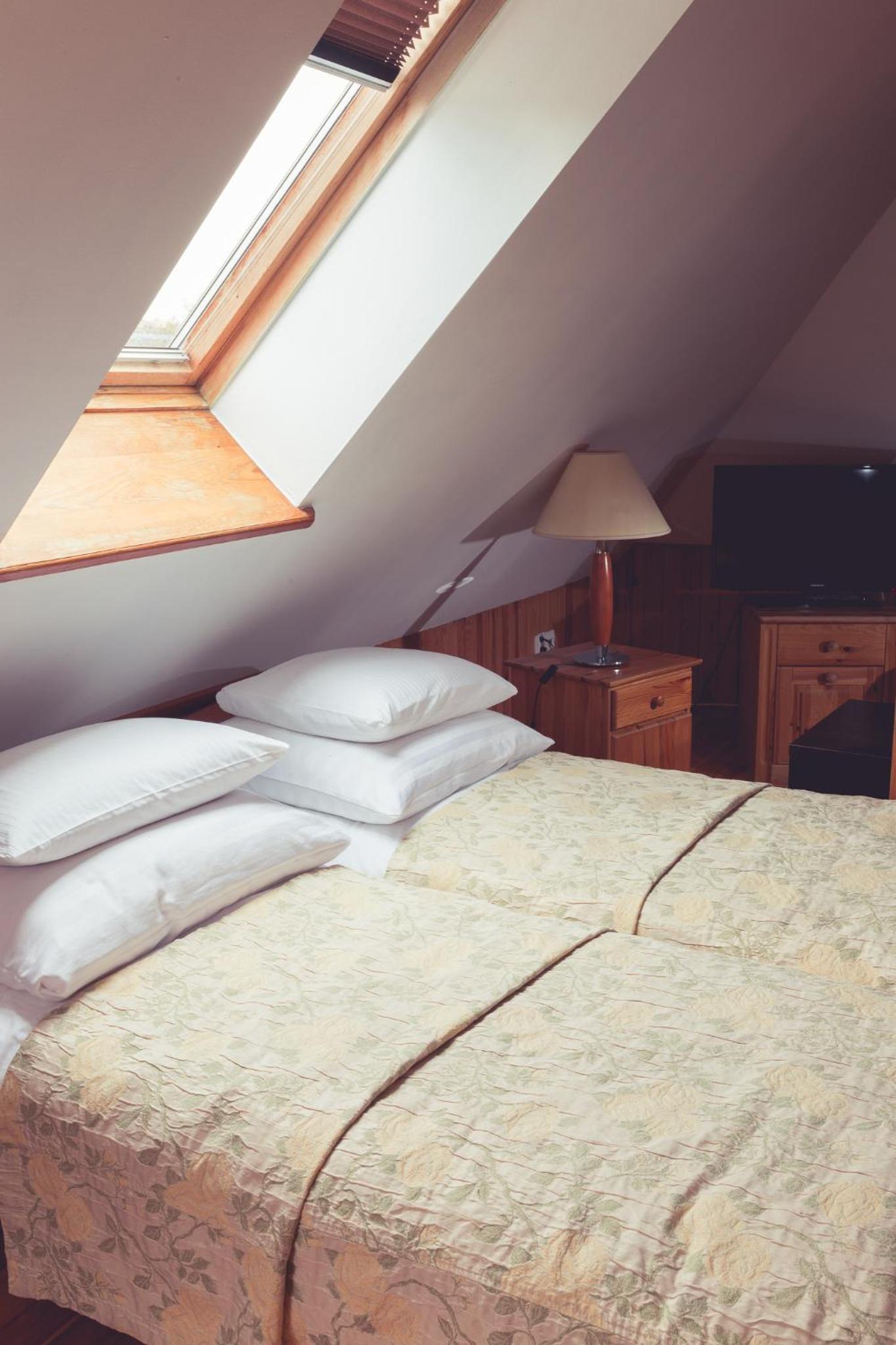 Double or Twin Room - Photo 6