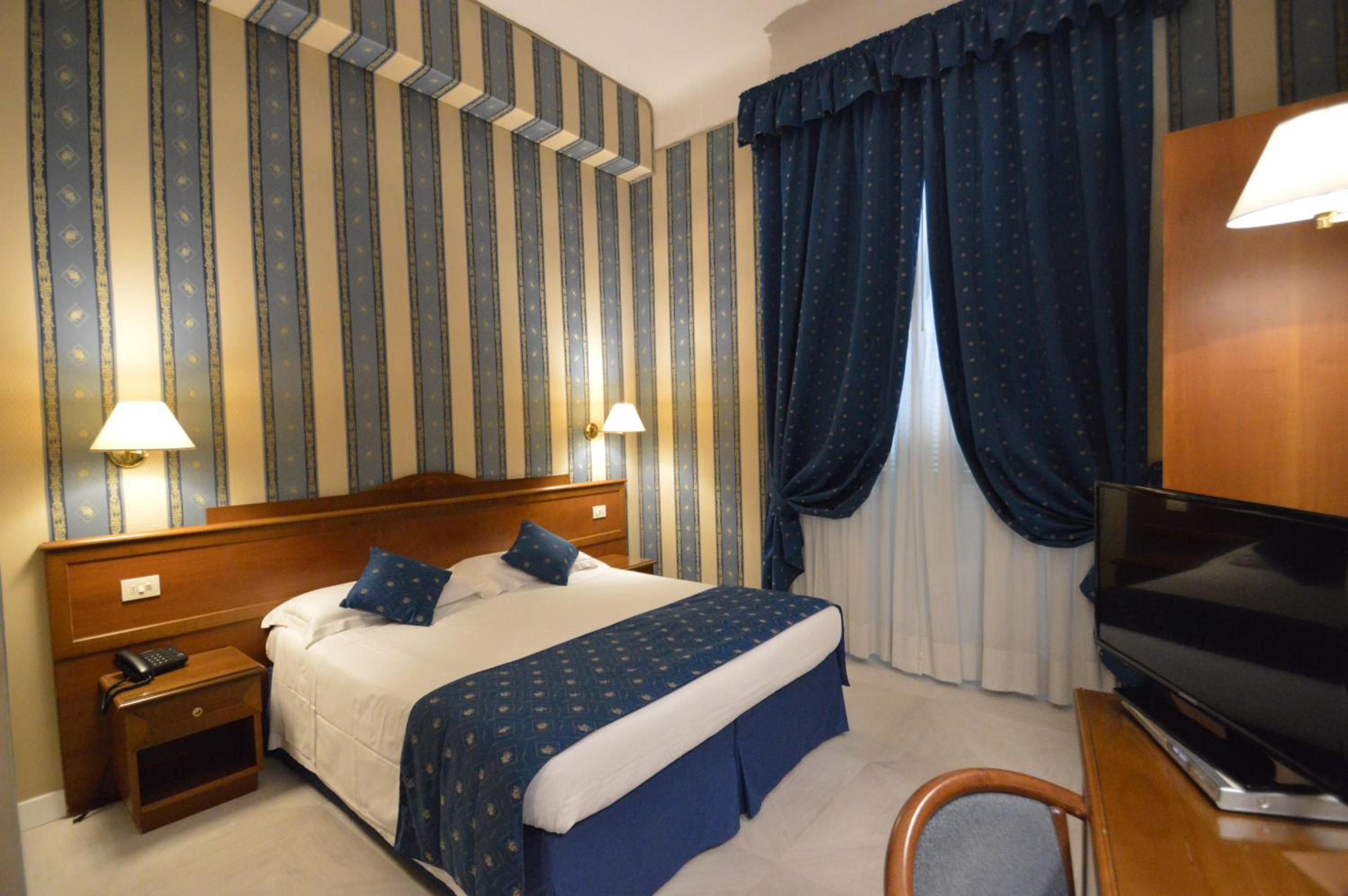 Superior Double or Twin Room thumbnail 6