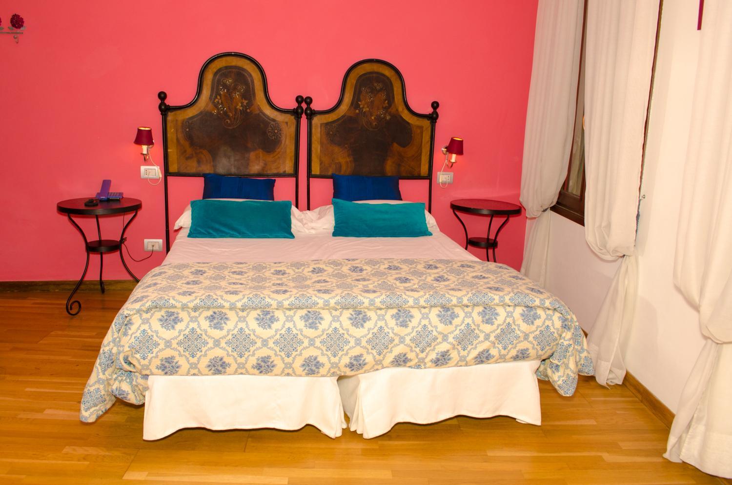 Classic Double or Twin Room - Photo 17