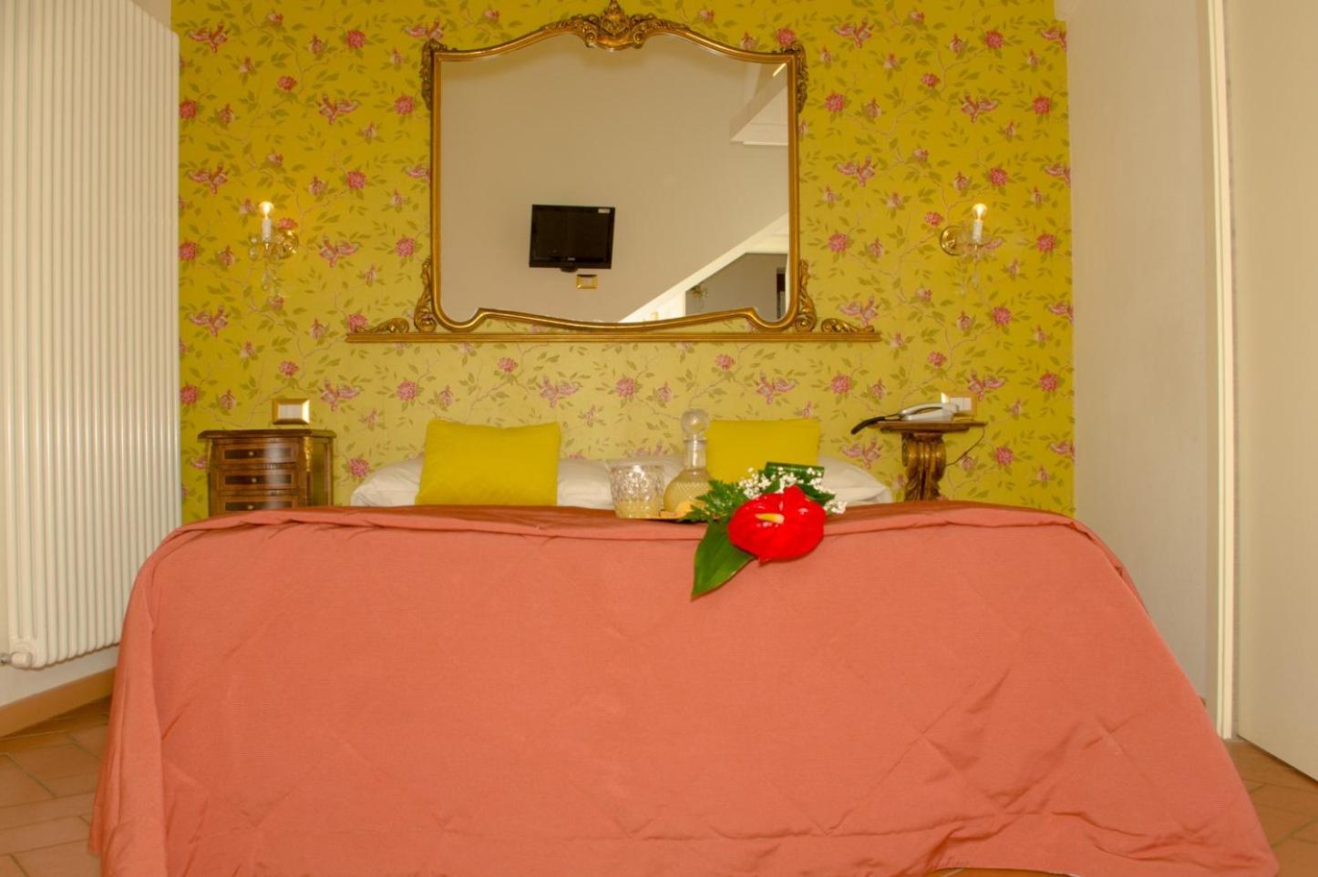 Classic Double or Twin Room - Photo 6