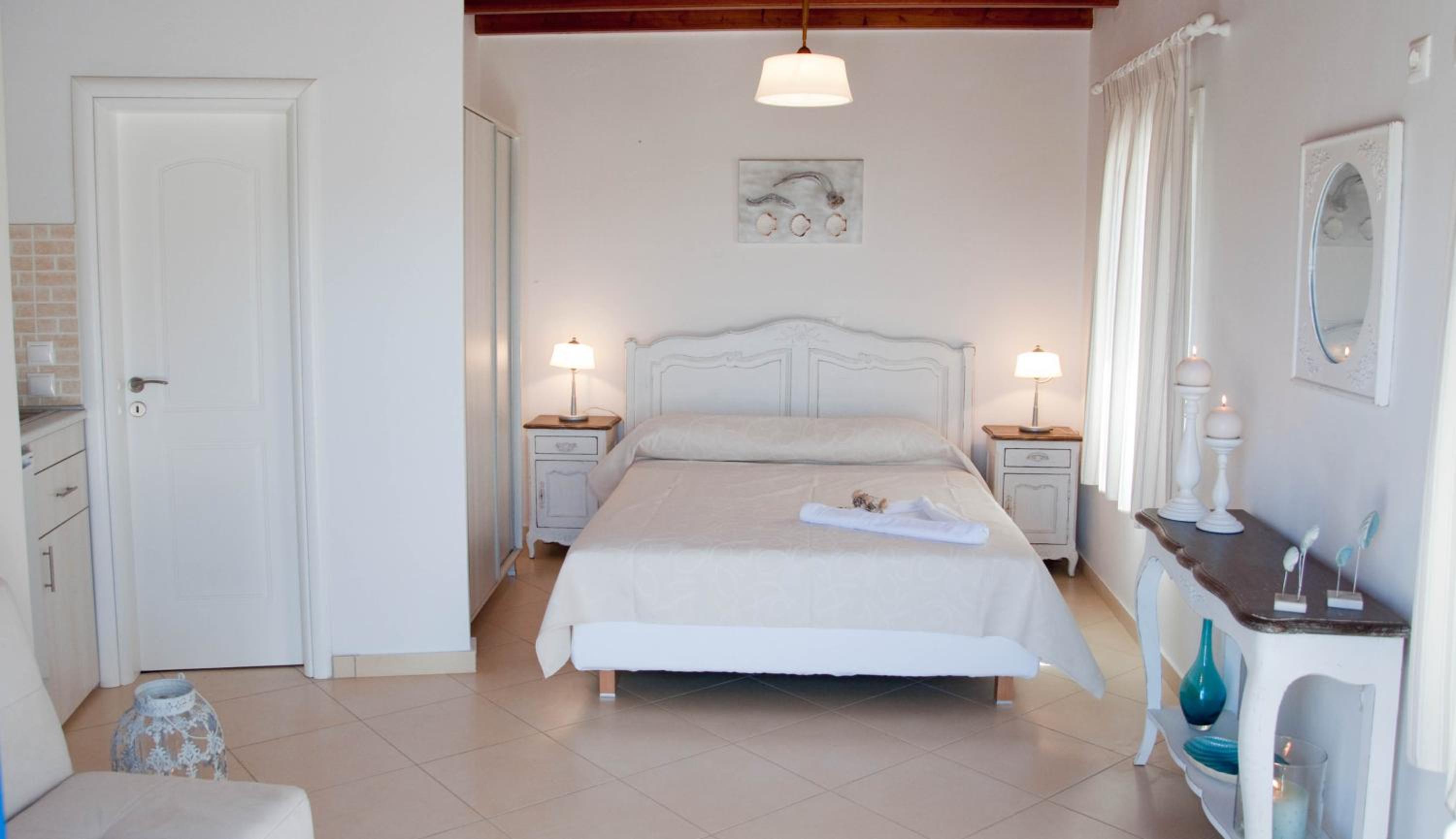 Studio with Sea View (2 Adults) - Photo 8